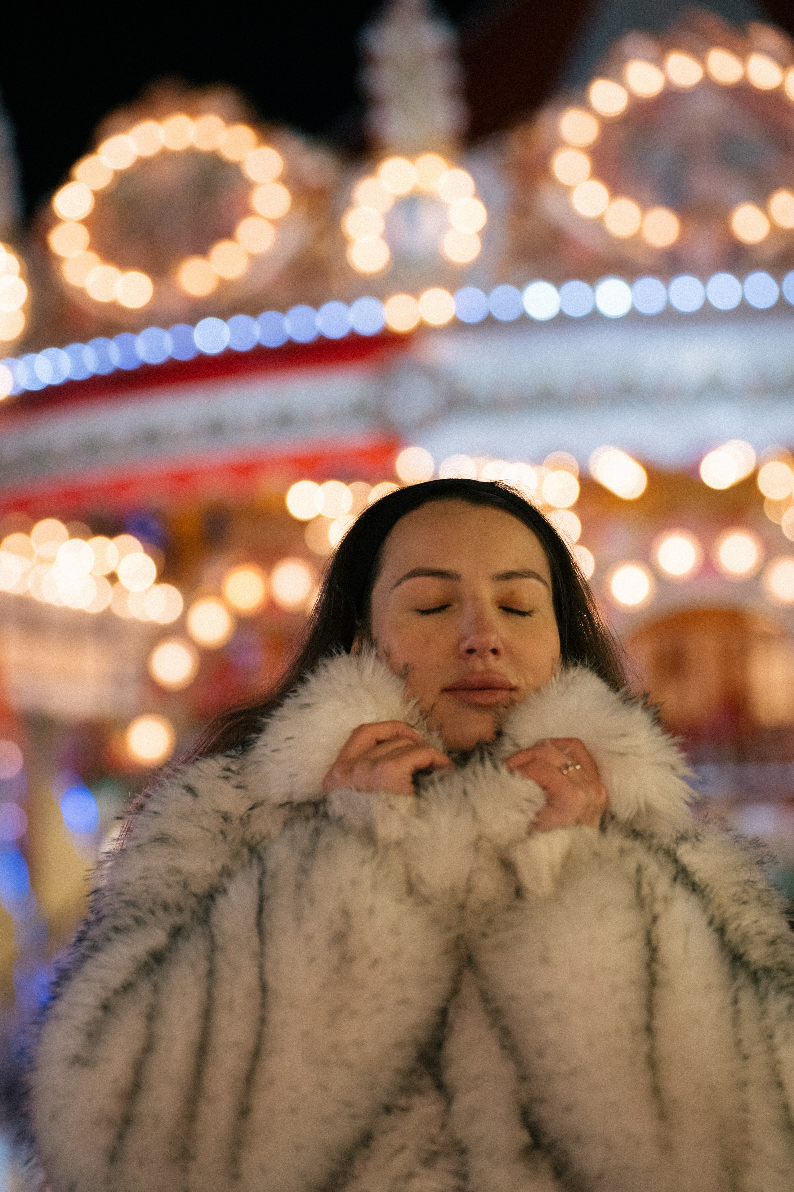 ПРОГУЛКА НА МАНЕЖНОЙ ПЛОЩАДИ ДЛЯ ДЕВУШКИ ПЕРЕД НОВЫМ ГОДОМ (НОВОГОДНЯЯ ФОТОСЕССИИЯ НА МАНЕЖНОЙ ПЛОЩАДИ). Профессиональный фотограф, Санкт-Петербург — Виктория Богомолова