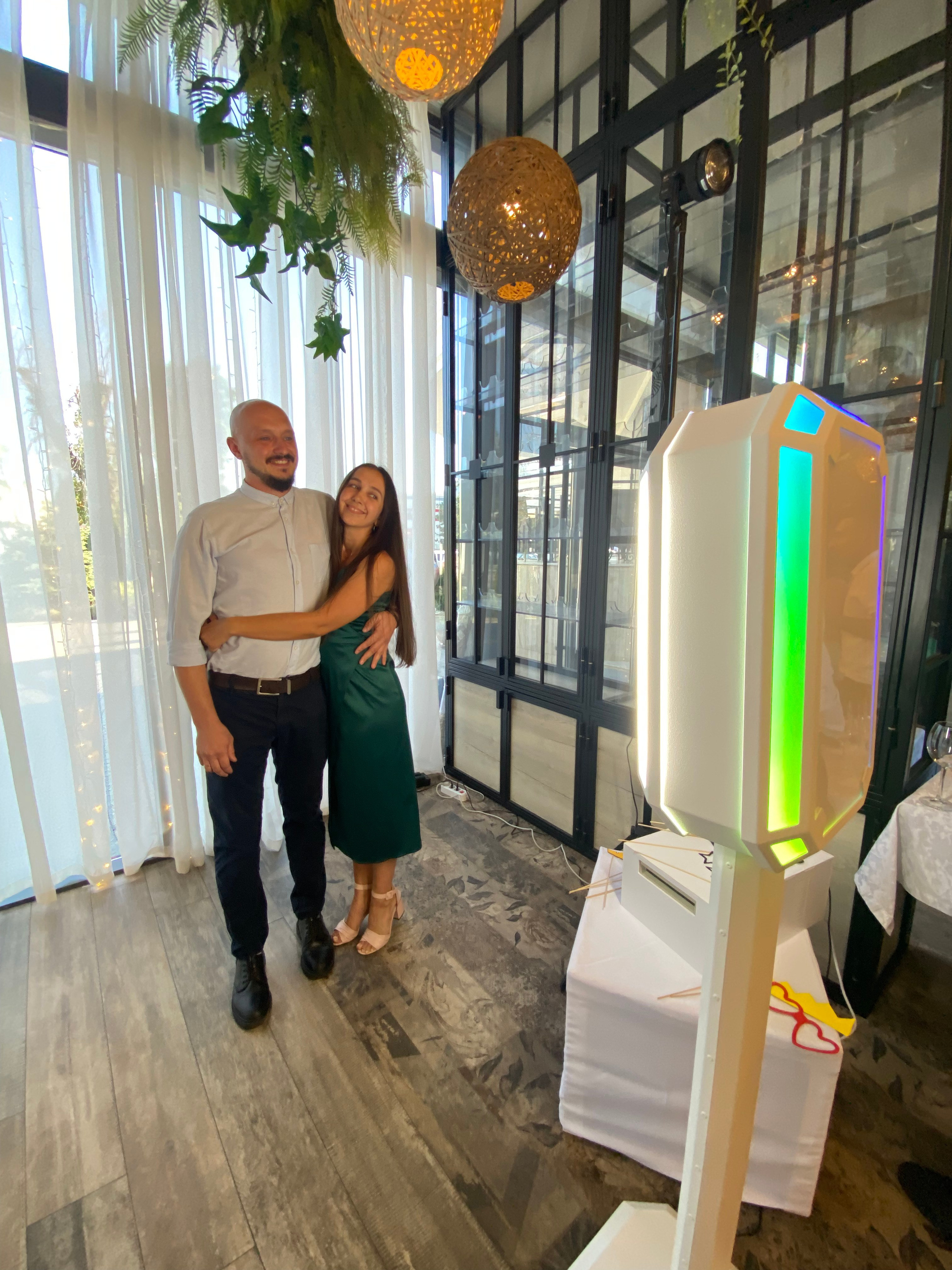 Фото-видео стойка Миксап (фотобудка нового поколения). Инсталаб Краснодар фото и видео интерактивы на ваше мероприятие