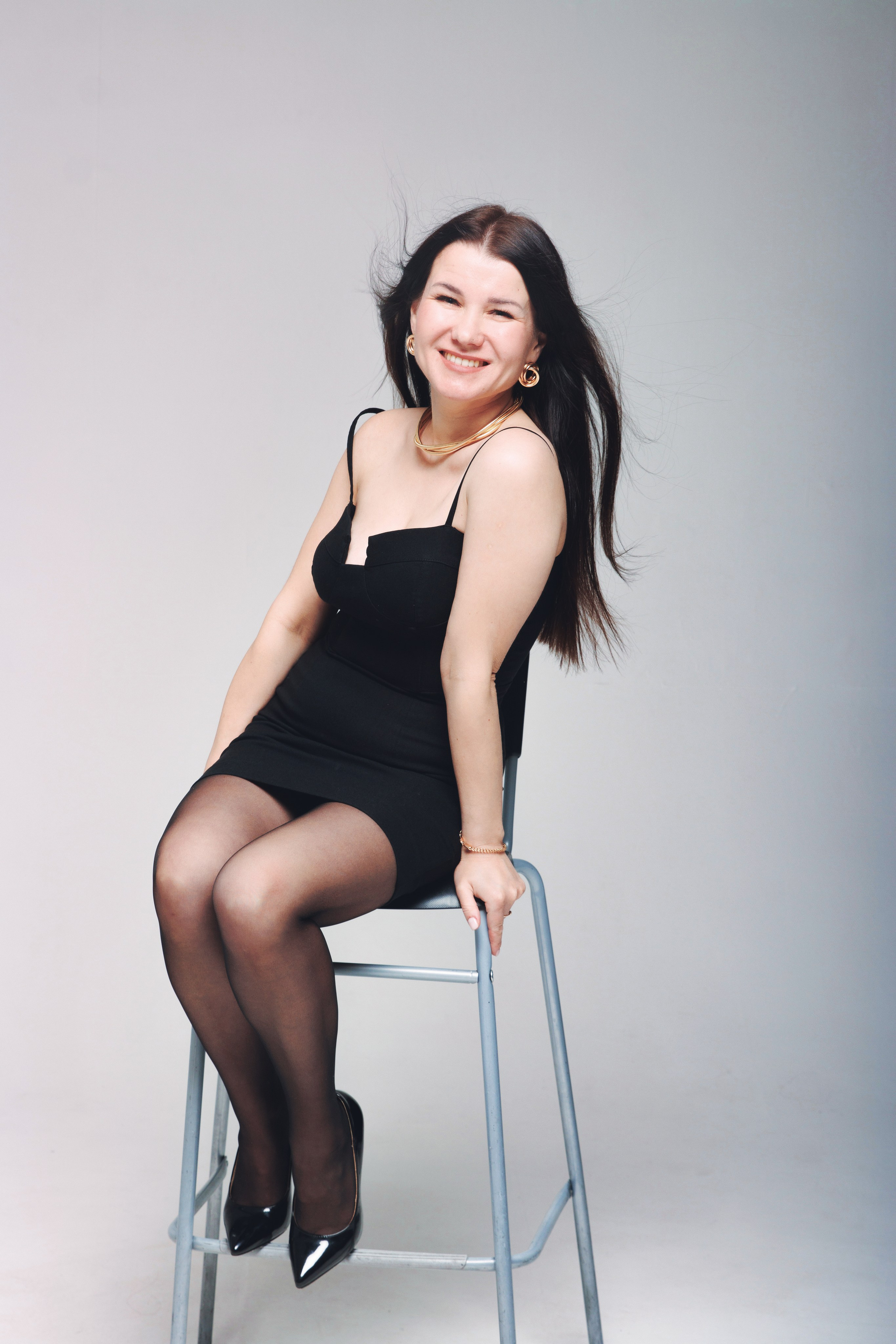 Фотосессия на циклораме для Елены и подруг — женская студийная съемка от фотографа Алексея. Репортажный фотограф на дни рождения и юбилеи в Улан-Удэ — Алексей Раднаев