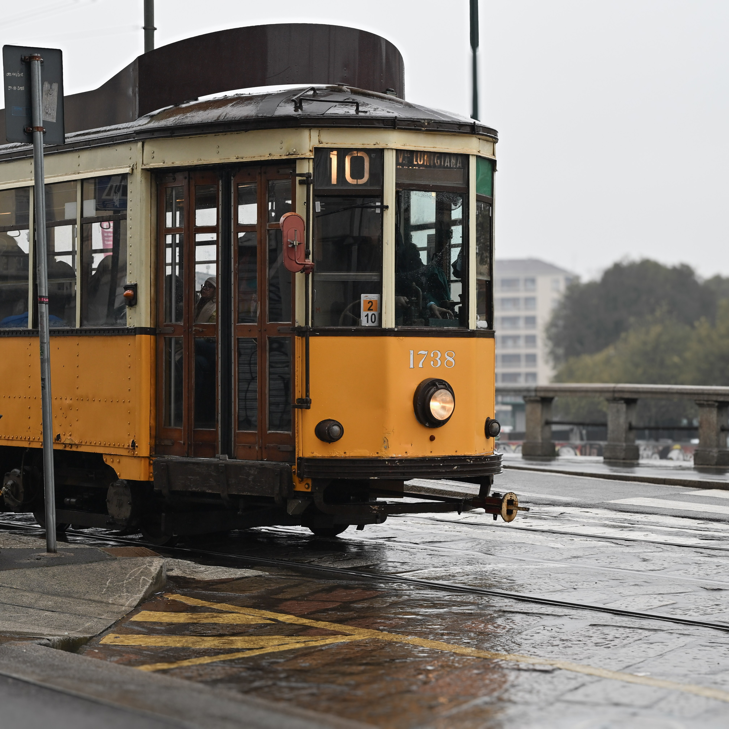 Milano: Navigli, City, Trams. Фотограф Минск