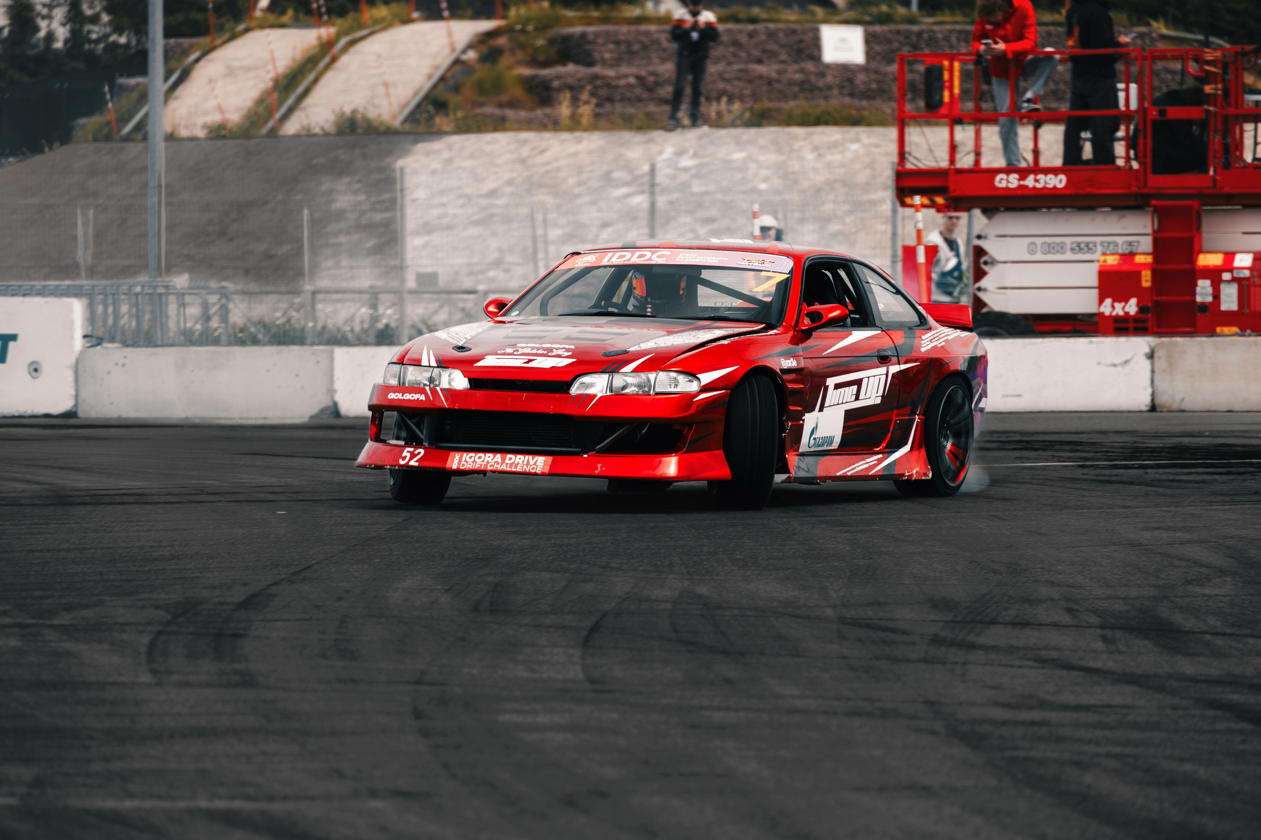 IDDC Этап 2: Бетонный Колизей и блогеры в деле