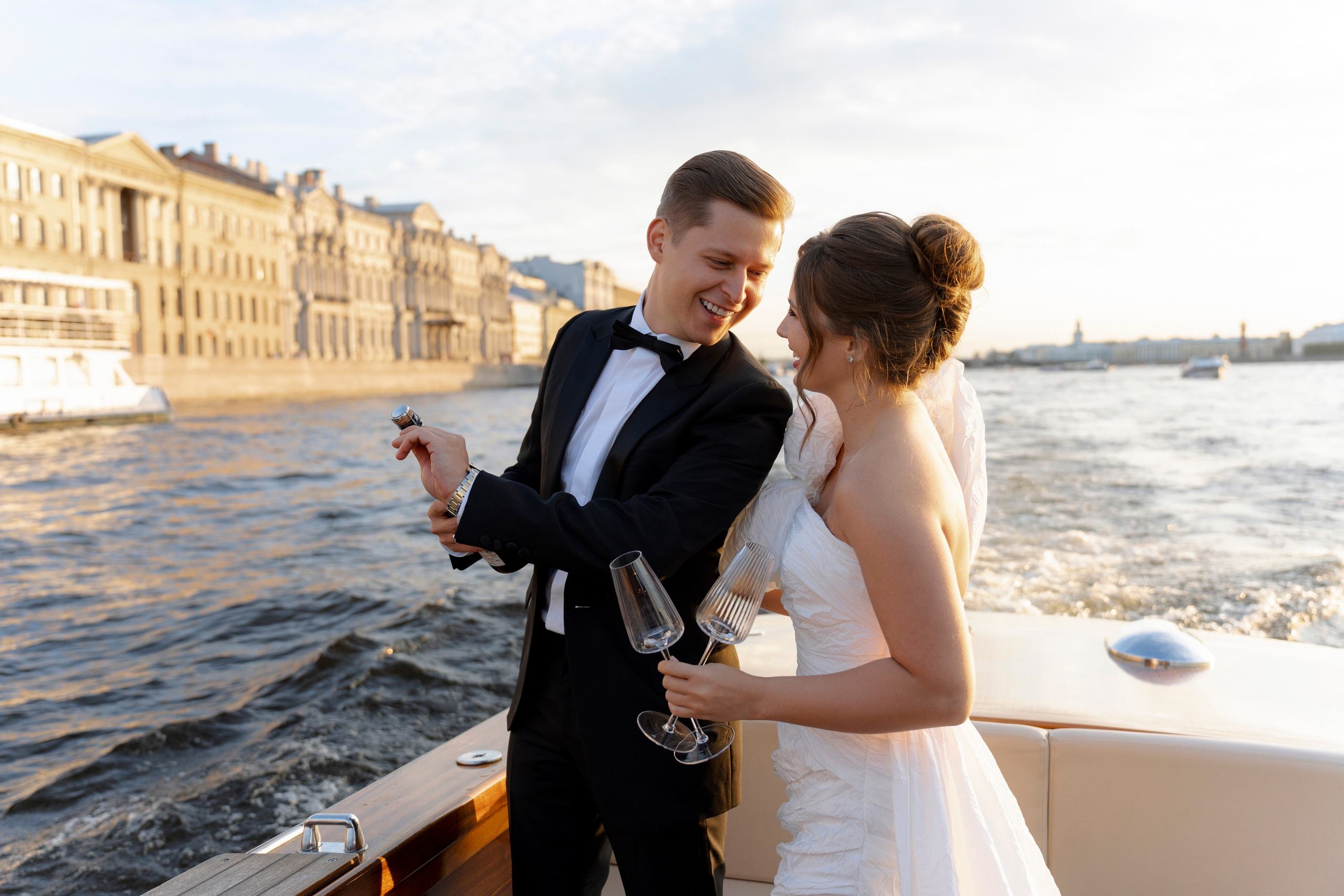 Настя и Лёша. Прогулка по Питеру. Катер. На цифру и плёнку. Свадебный фотограф Катерина Чулкова