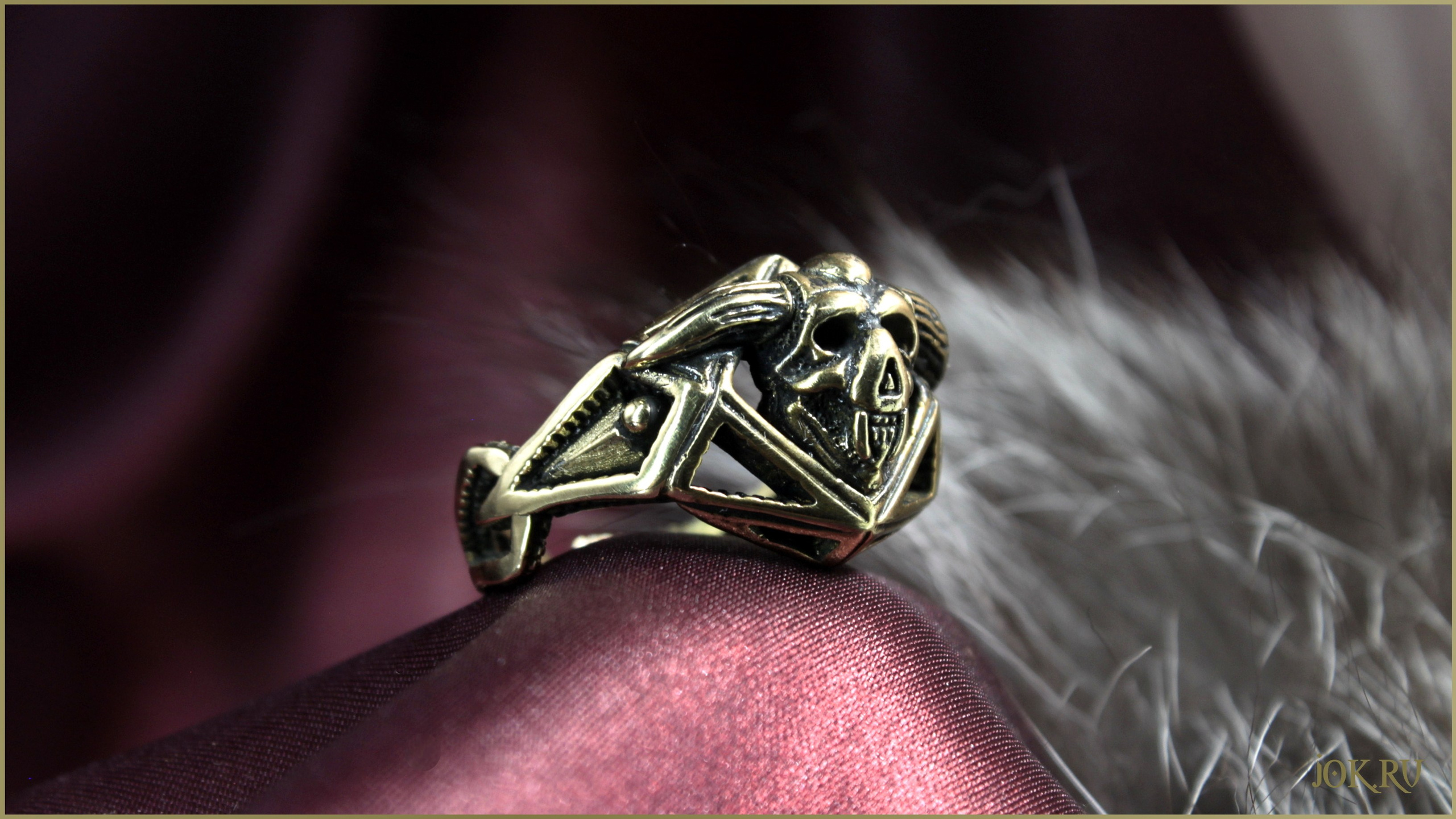 Мужские готические кольца в магазине Joker-studio. Большой перстень с черепом