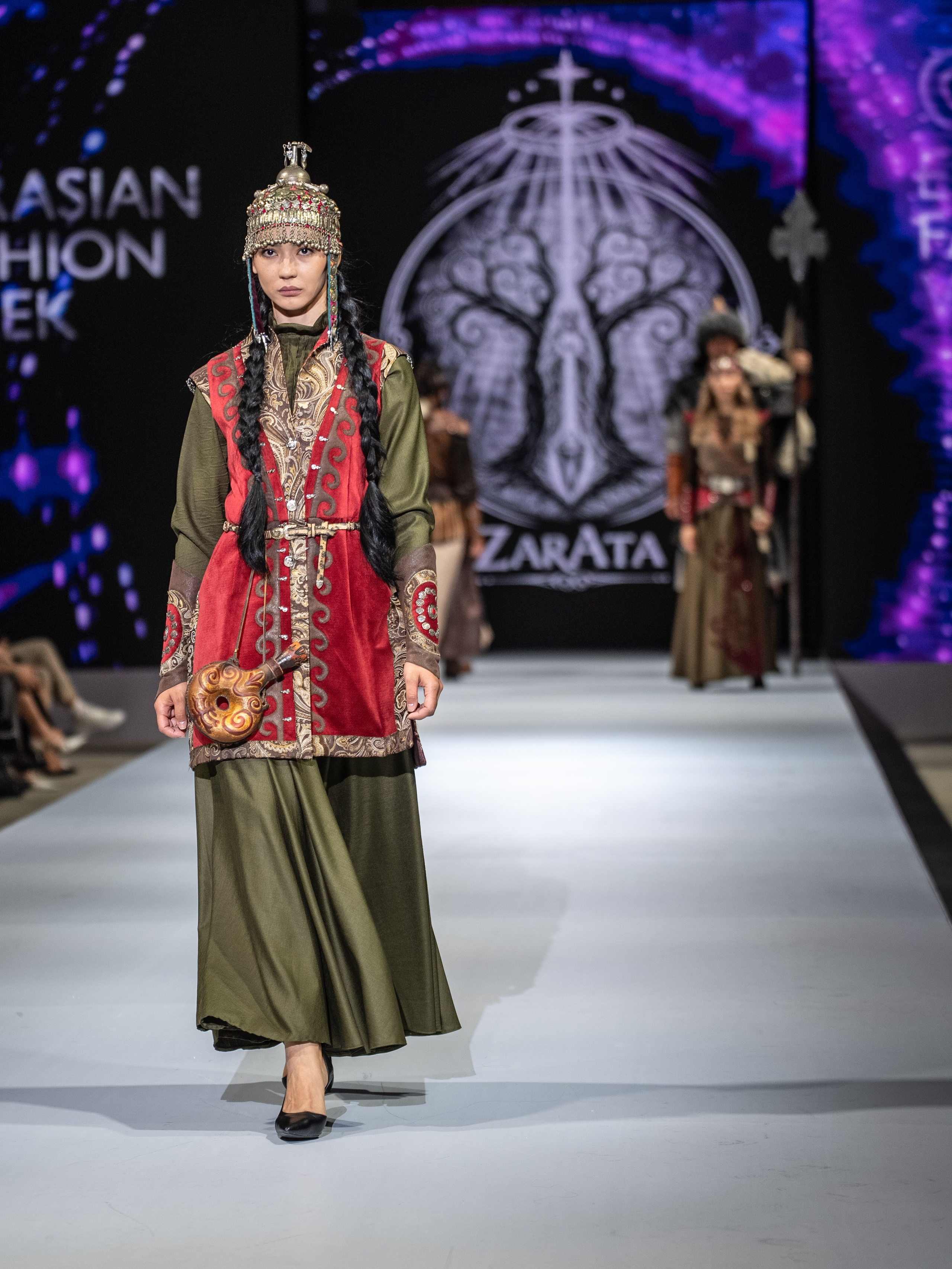 EURASIAN FASHION WEEK Lo Zarata. Сайт Алматинского НЮ АРТ, будуар и фэшн фотографа Дениса Карпенко