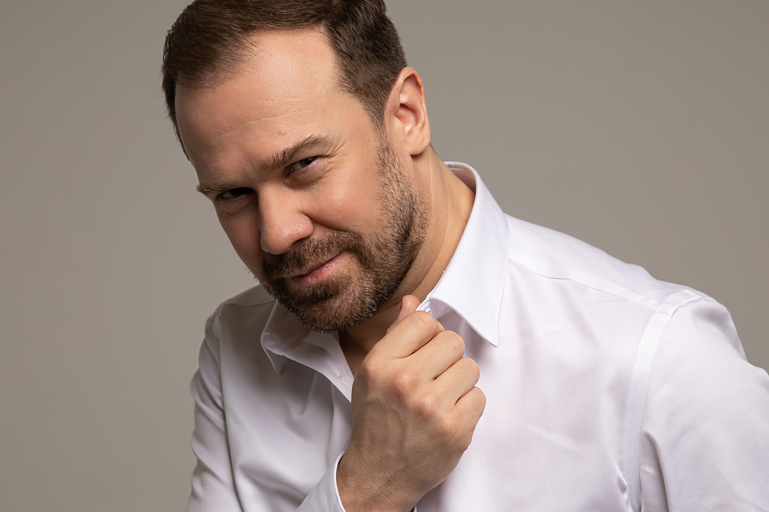 Актёрское портфолио. ФОТОГРАФ РАДОСТИ Фотосессия в студии СПб. Портретный фотограф — Юрий Торлопов