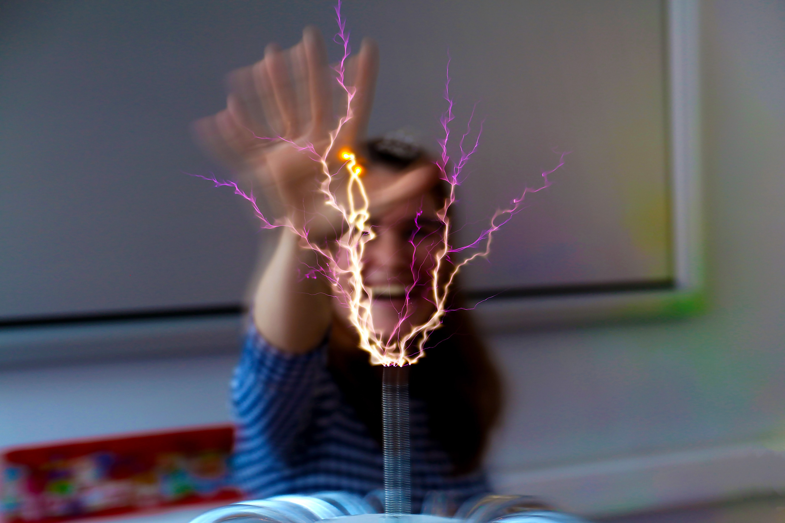 Опыты с электричеством. Магия электричества. Электрический разряд