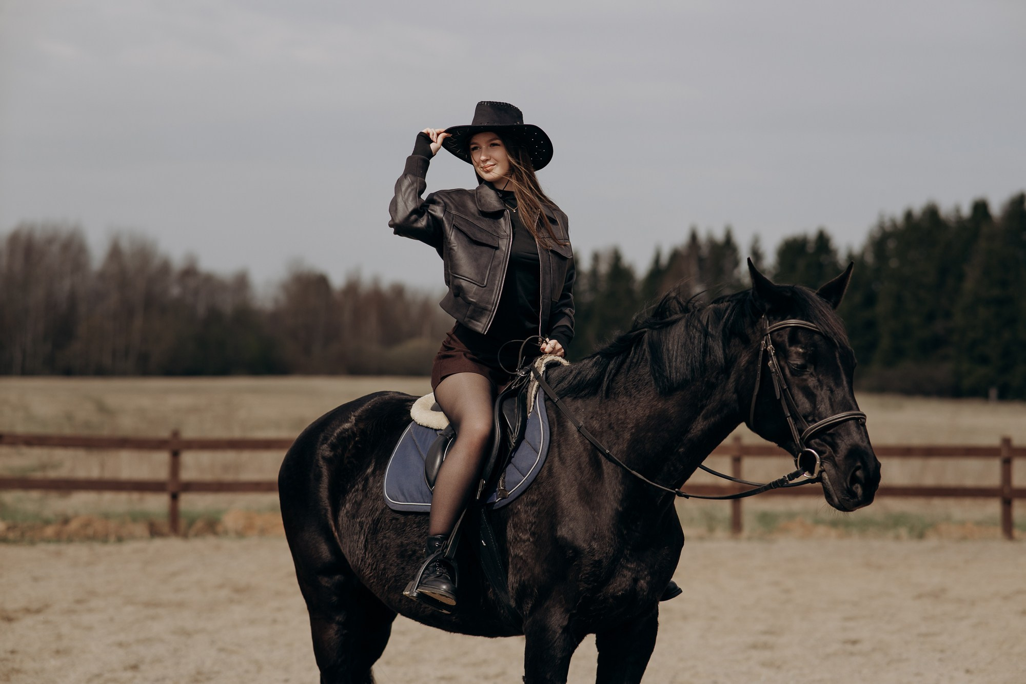 Фотосессия девушки с лошадью. Свадебный и репортажный фотограф в Ярославле Евгений Сальников