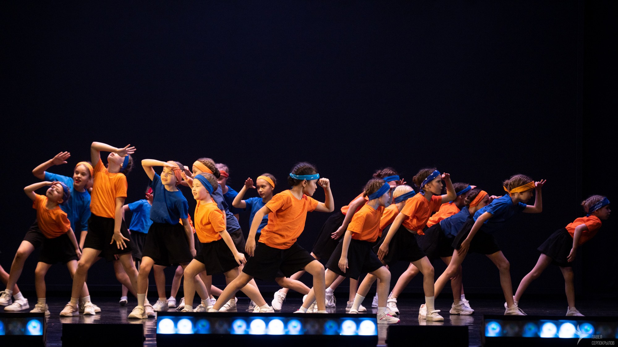 Концерт народного хореографического коллектива «Виктория». Репортажный фотограф в Казани Павел Серпокрылов