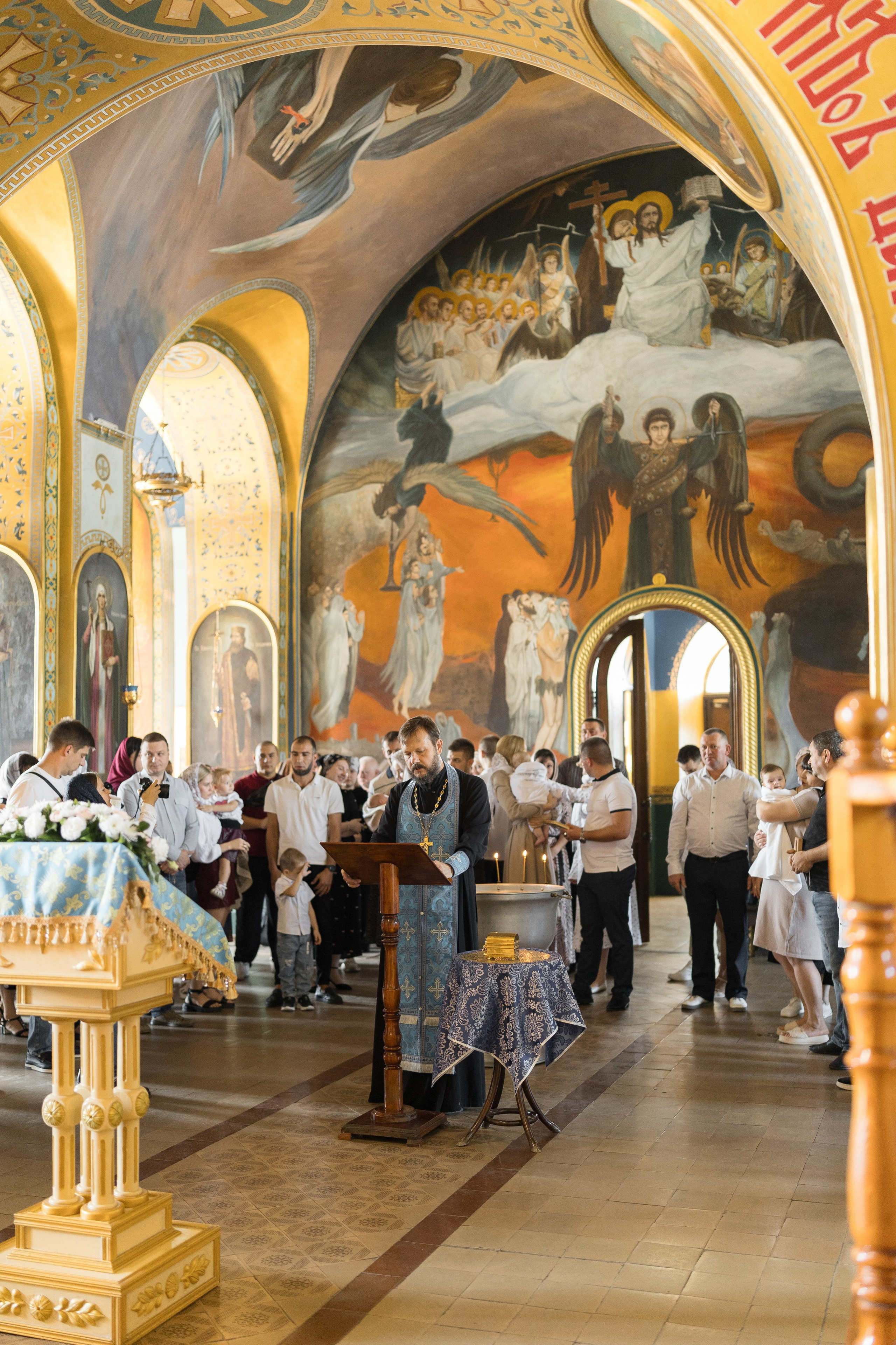 Крещение Михаила в Николаевской церкви. Анастасия Безуглова- свадебный фотограф в Таганроге