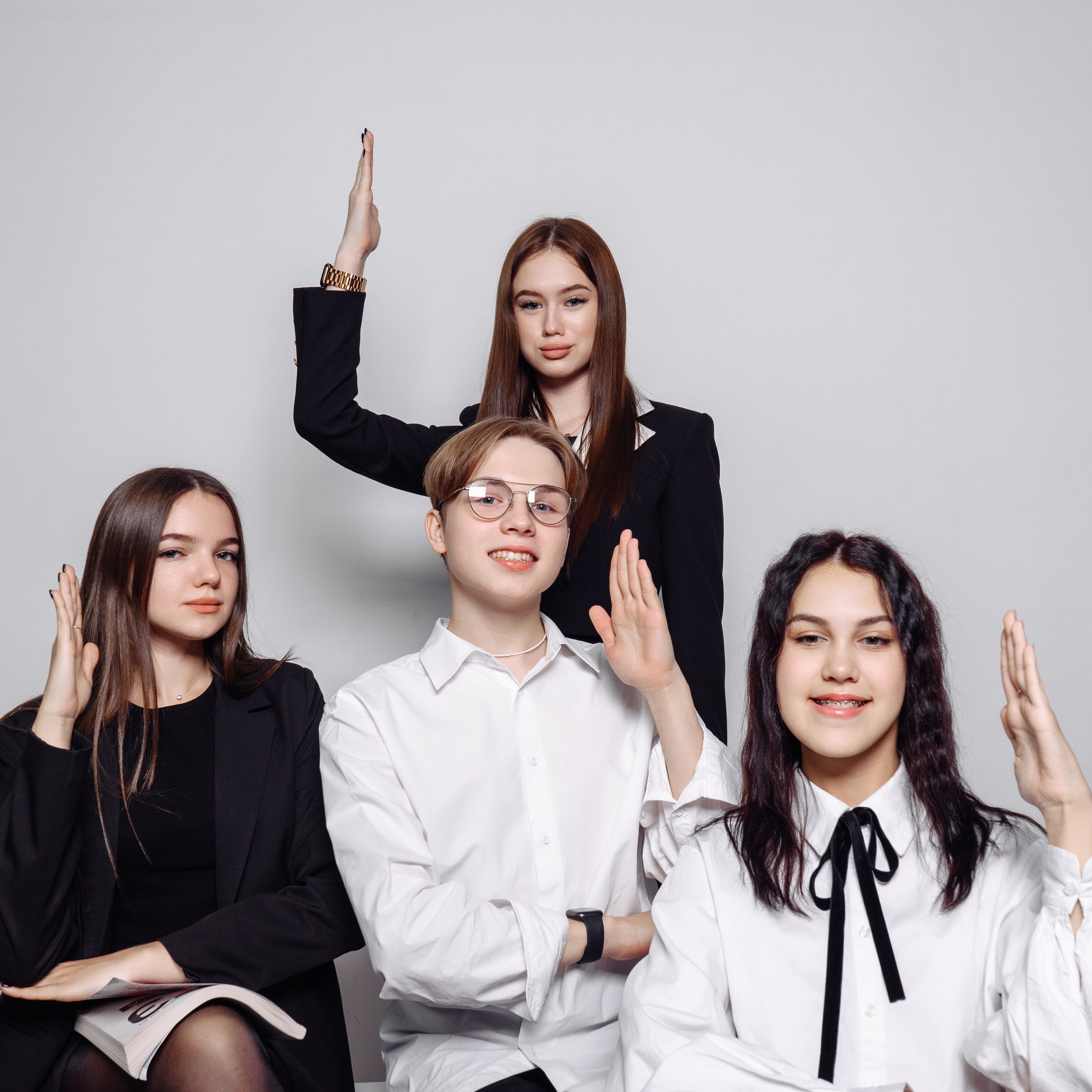 Альбомы в ФотоСтудии SelfieBox. НеФотоАльбом — выпускные альбомы Абакан Минусинск Черногорск Хакасия