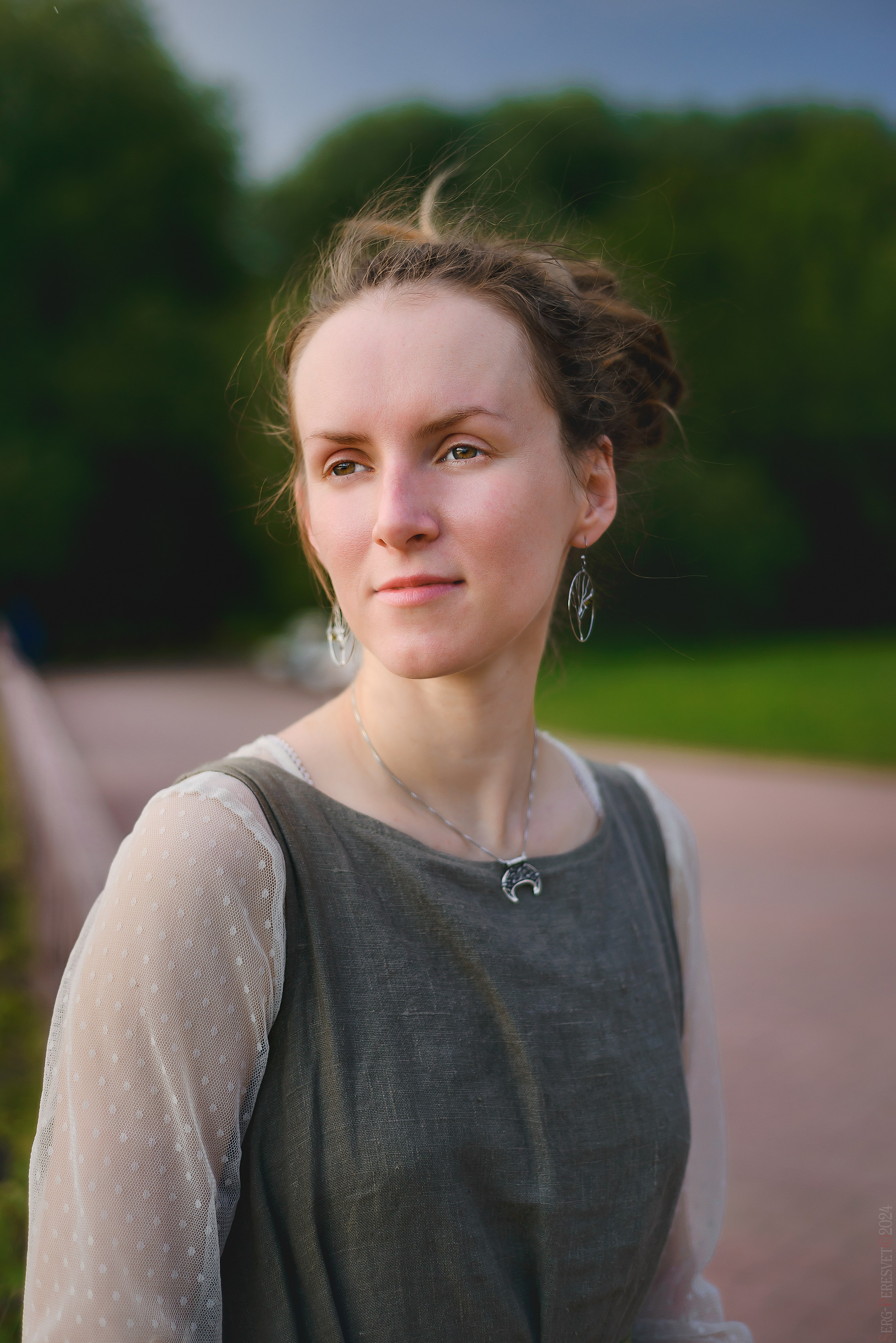 Фотосессия для девушек на природе в Москве - фотограф Сергей Пересвет. Ваш фотограф на праздник в Москве, Раменском, Жуковском, Люберцах