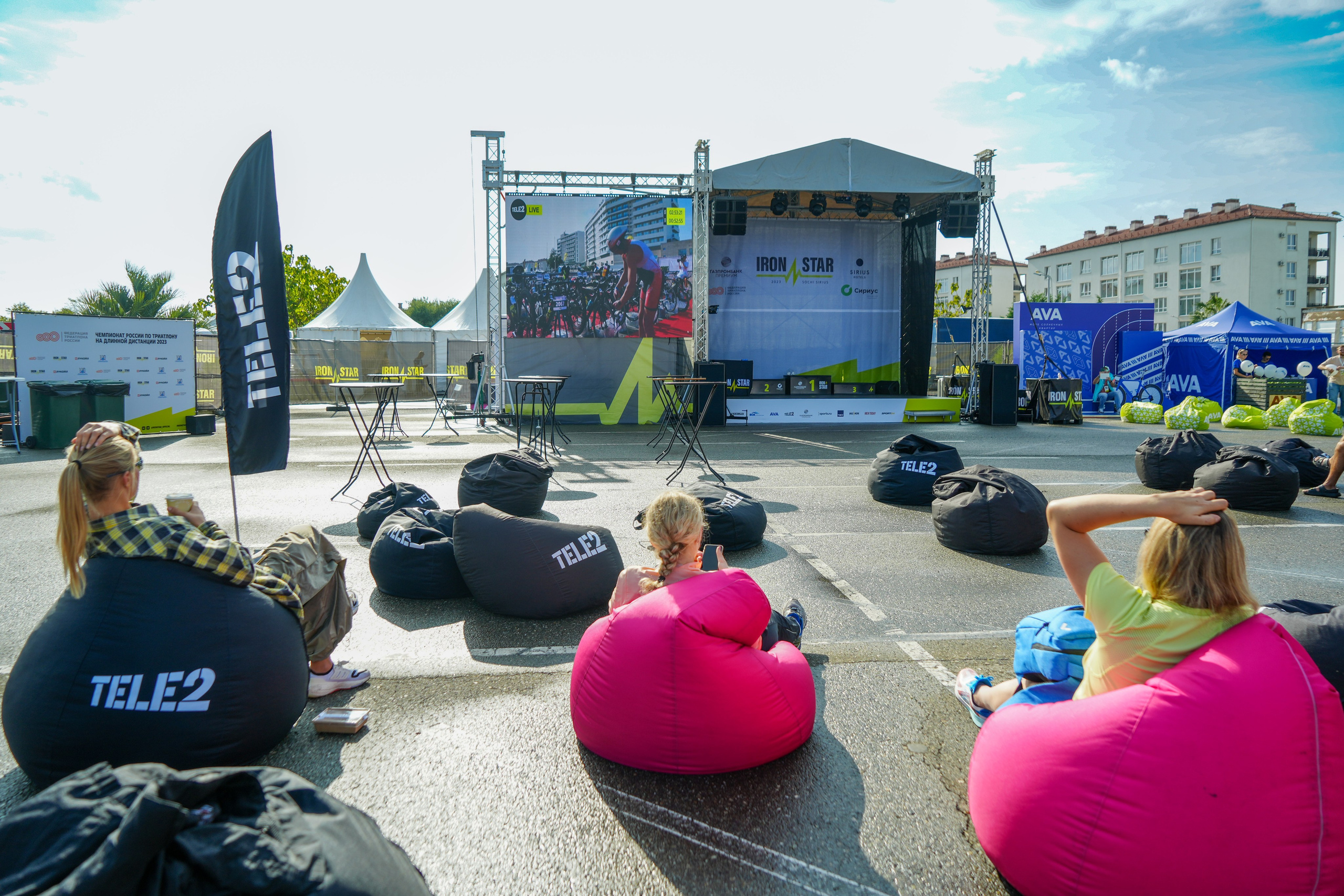 Фотоотчет партнерской интеграции для компании TELE2 на фестивале Ironstar. Репортажный фотограф в Красной Поляне и Сочи Павлюченко Екатерина