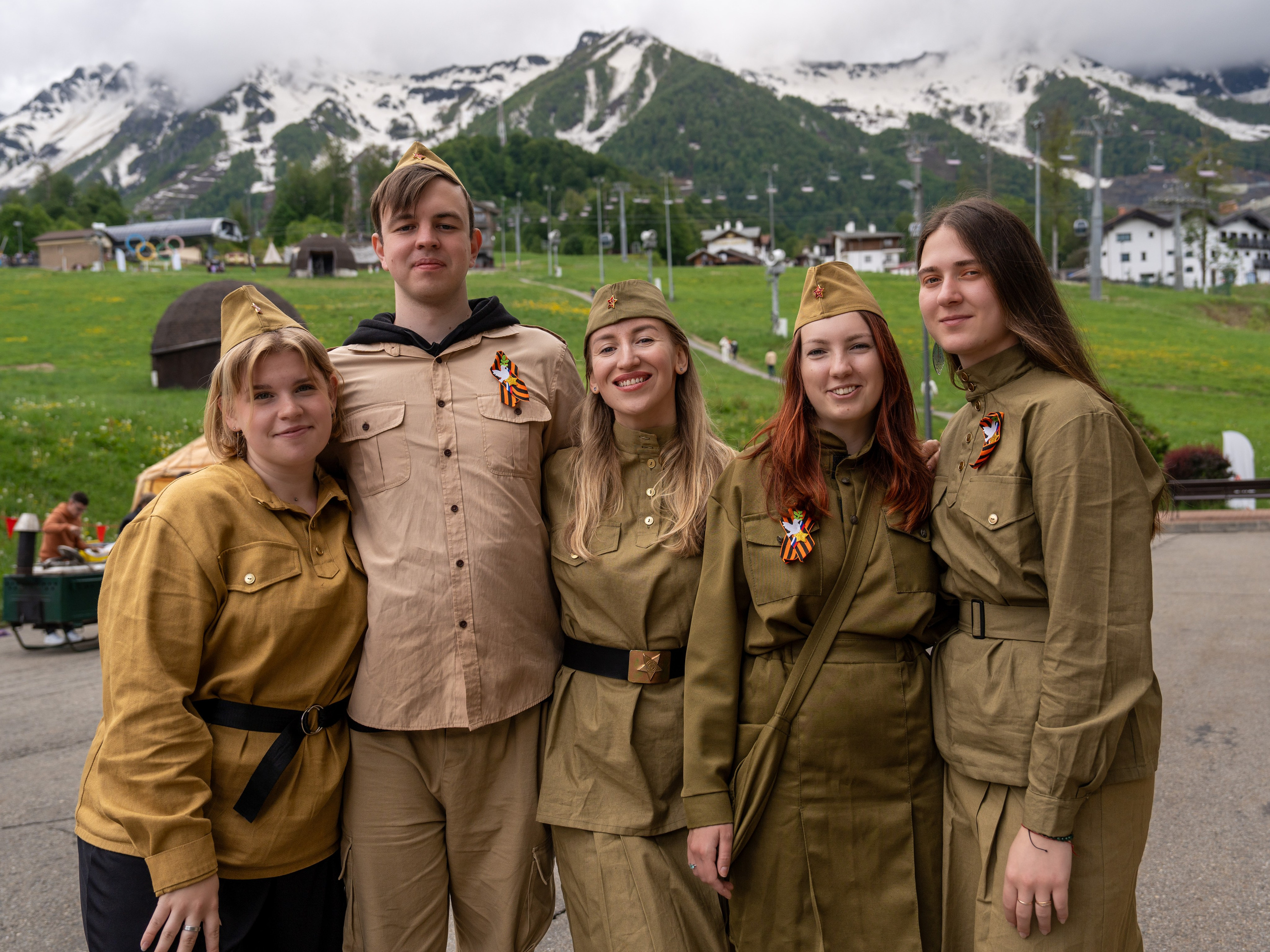 Шествие бессмертного полка 9 мая 2024 Rosa Springs. Репортажный фотограф в Красной Поляне и Сочи Павлюченко Екатерина