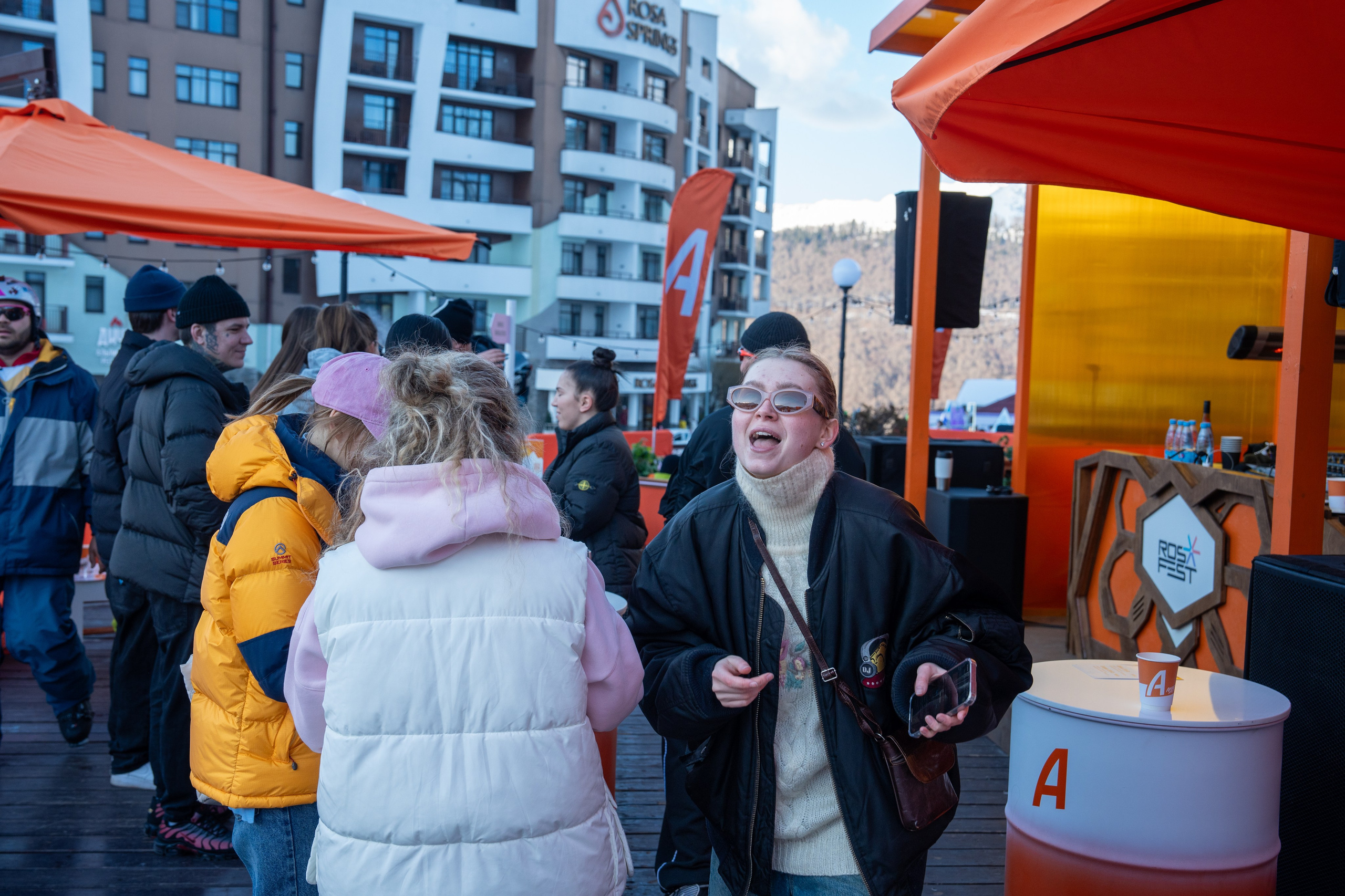 Фотоотчет партнерской интеграции Aperol Spritz на Роза Фест 2025. Репортажный фотограф в Красной Поляне и Сочи Павлюченко Екатерина