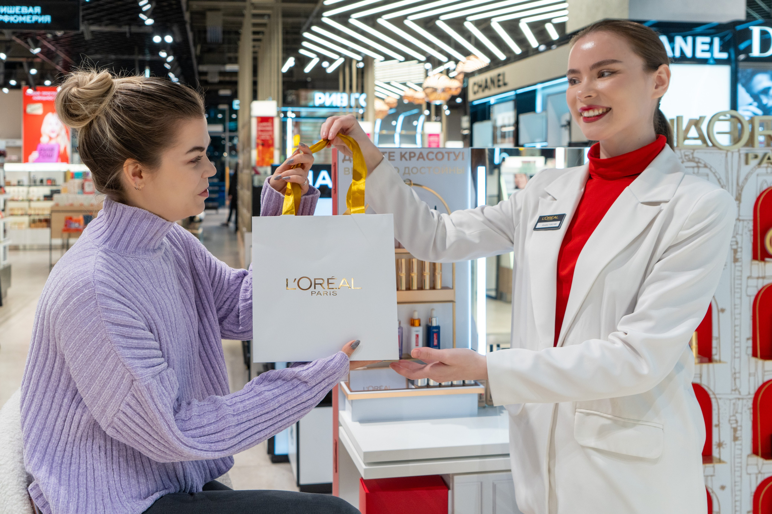 Отчет партнерской интеграции Loreal в магазинах Рив Гош. Репортажный фотограф в Красной Поляне и Сочи Павлюченко Екатерина