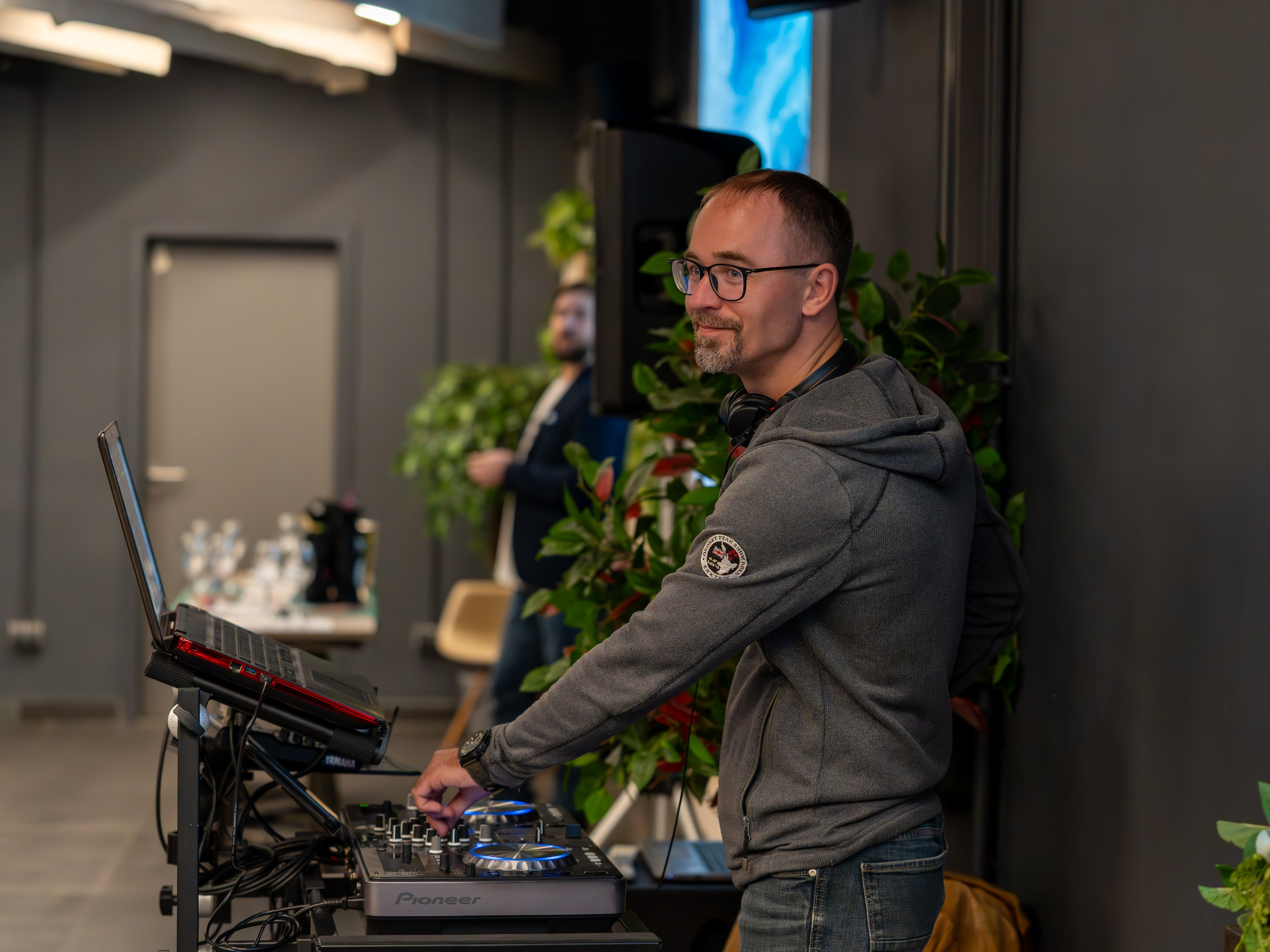 MICE мероприятие — мастер класс по акварели. Репортажный фотограф в Красной Поляне и Сочи Павлюченко Екатерина