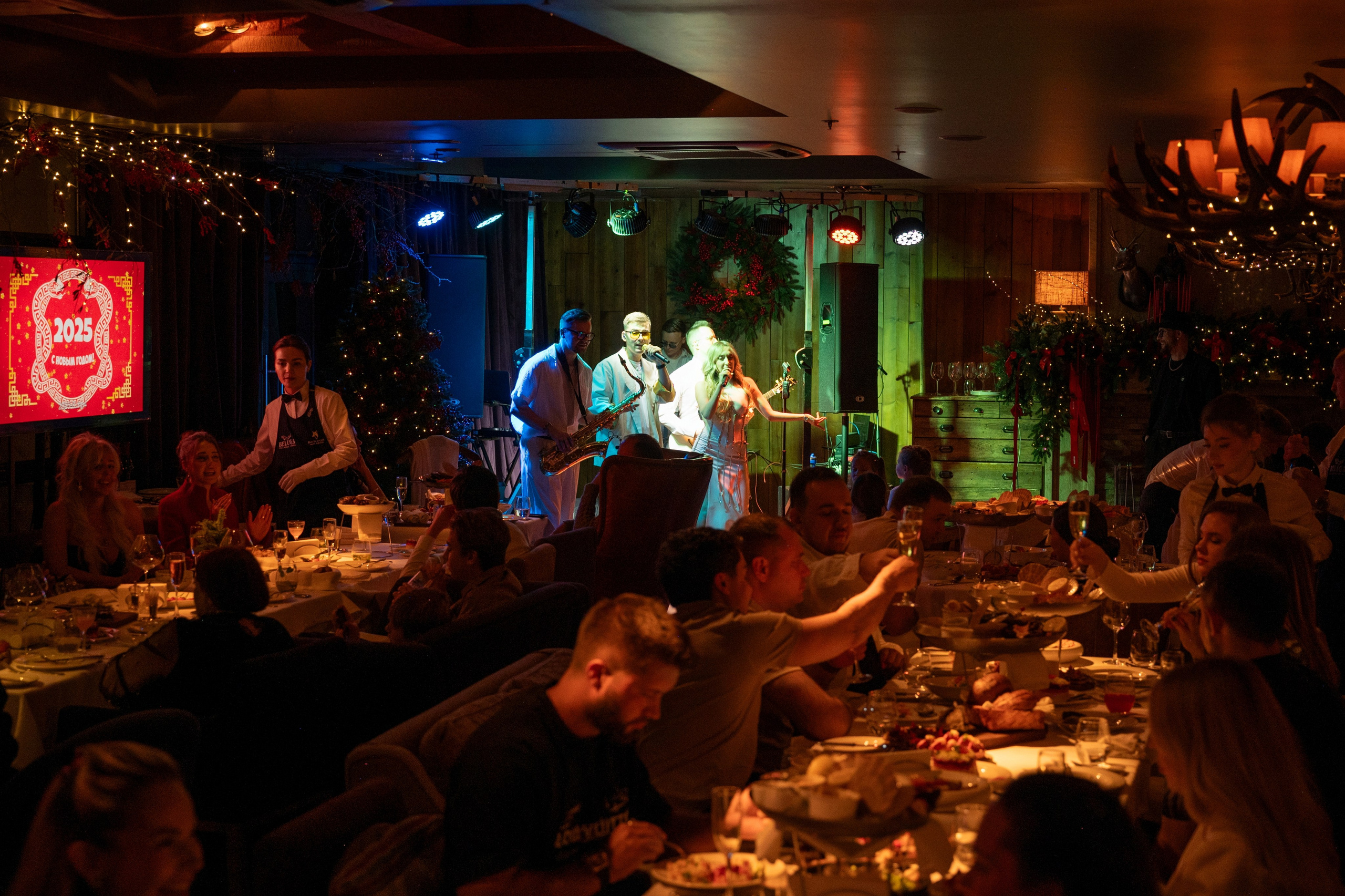 Новый год 2025 в ресторане Red Fox. Репортажный фотограф в Красной Поляне и Сочи Павлюченко Екатерина