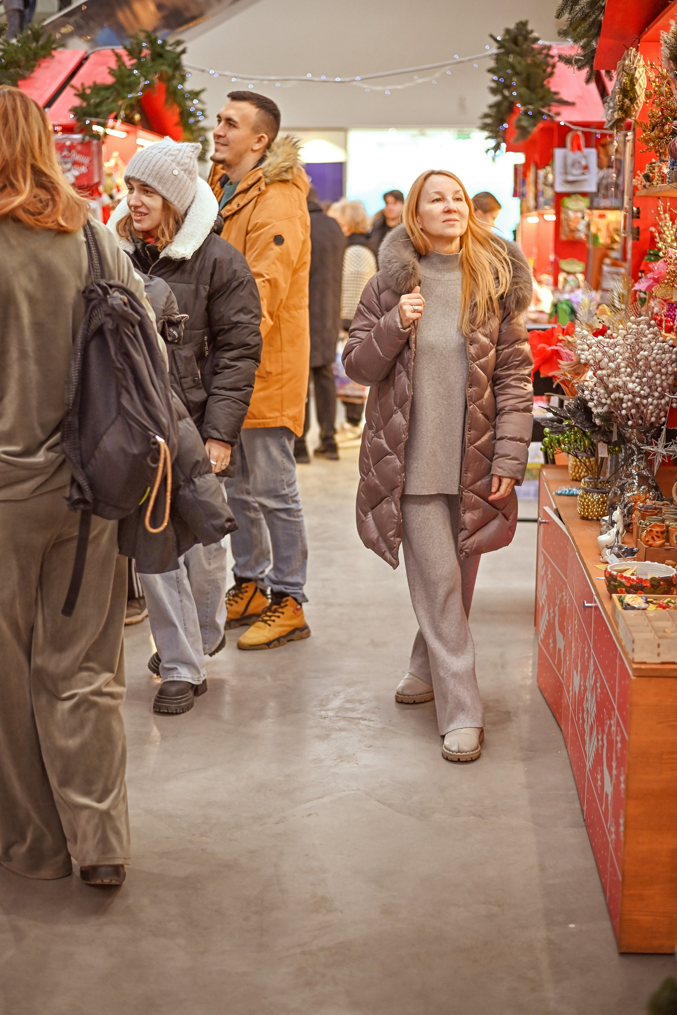 Новогодний базар в ТЦ Планета. Фотографы крещения/венчания  Красноярск Татьяна и Вячеслав Переваловы