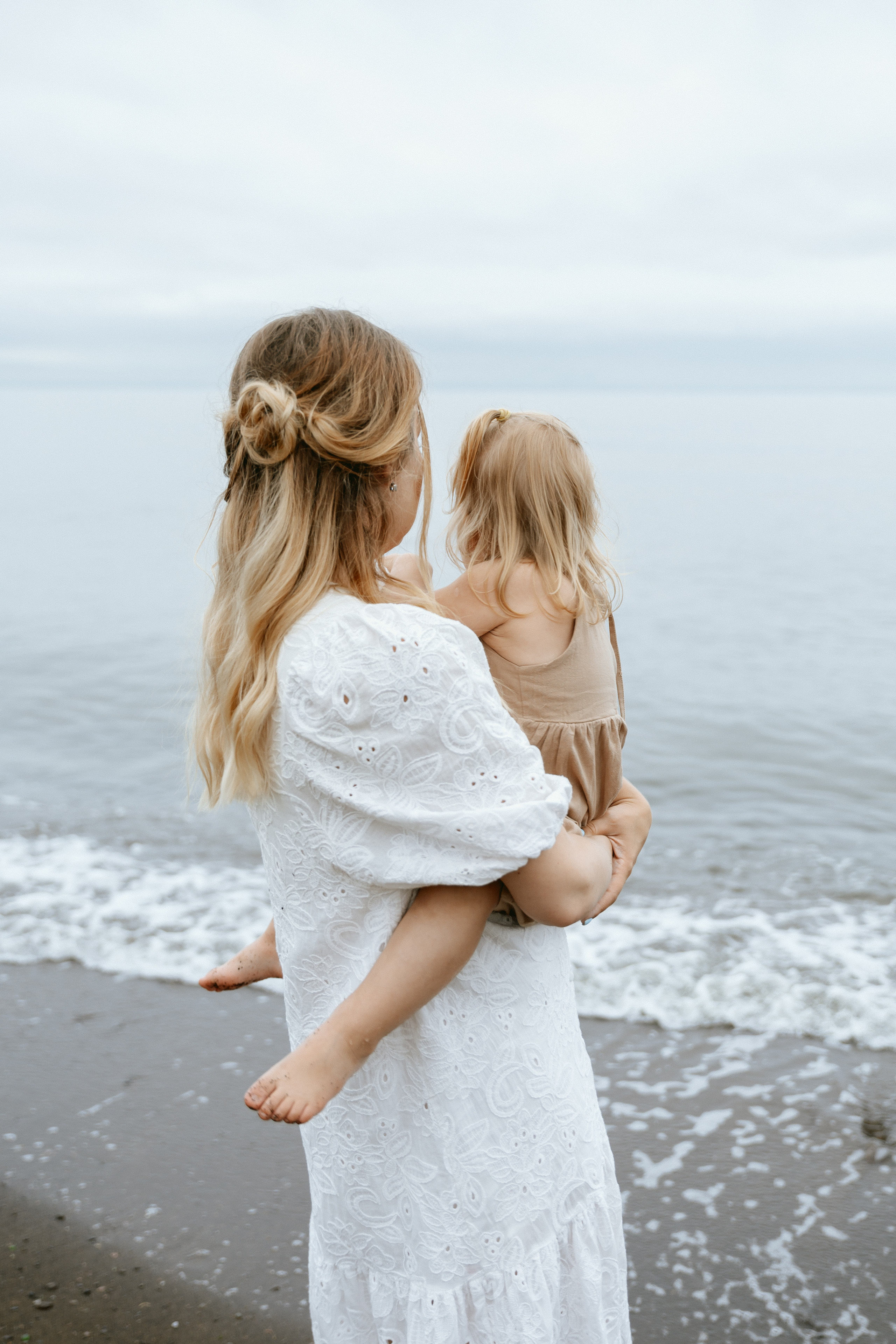 Юля и Вика. Бухта Стеклянуха. Фотограф Влада Лаптева Владивосток, Приморский край