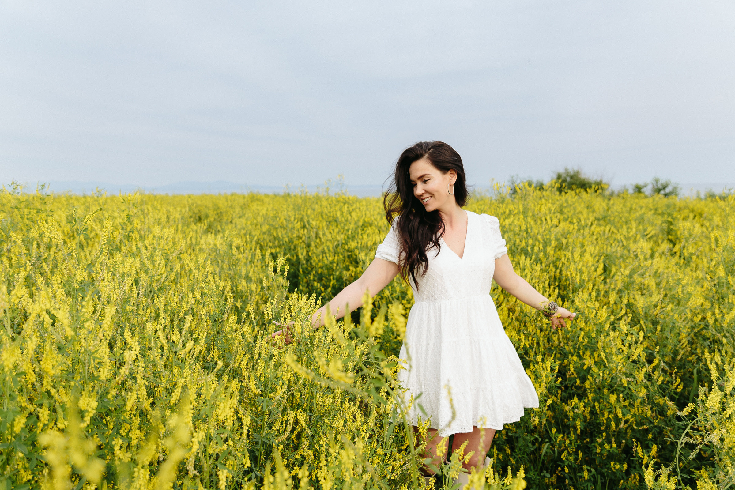 Яна. Съемка в рапсовом поле. Фотограф Влада Лаптева Владивосток, Приморский край