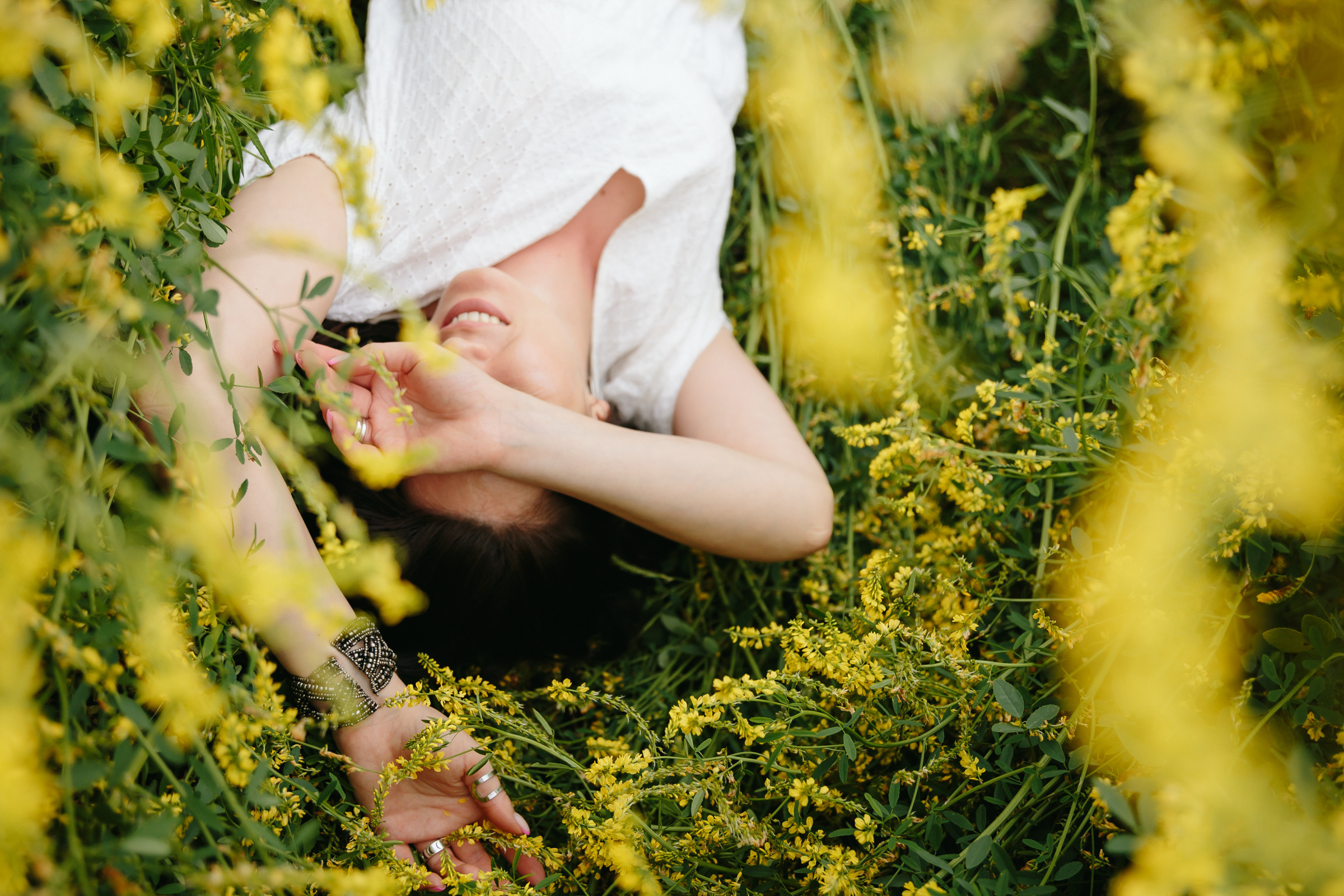 Яна. Съемка в рапсовом поле. Фотограф Влада Лаптева Владивосток, Приморский край