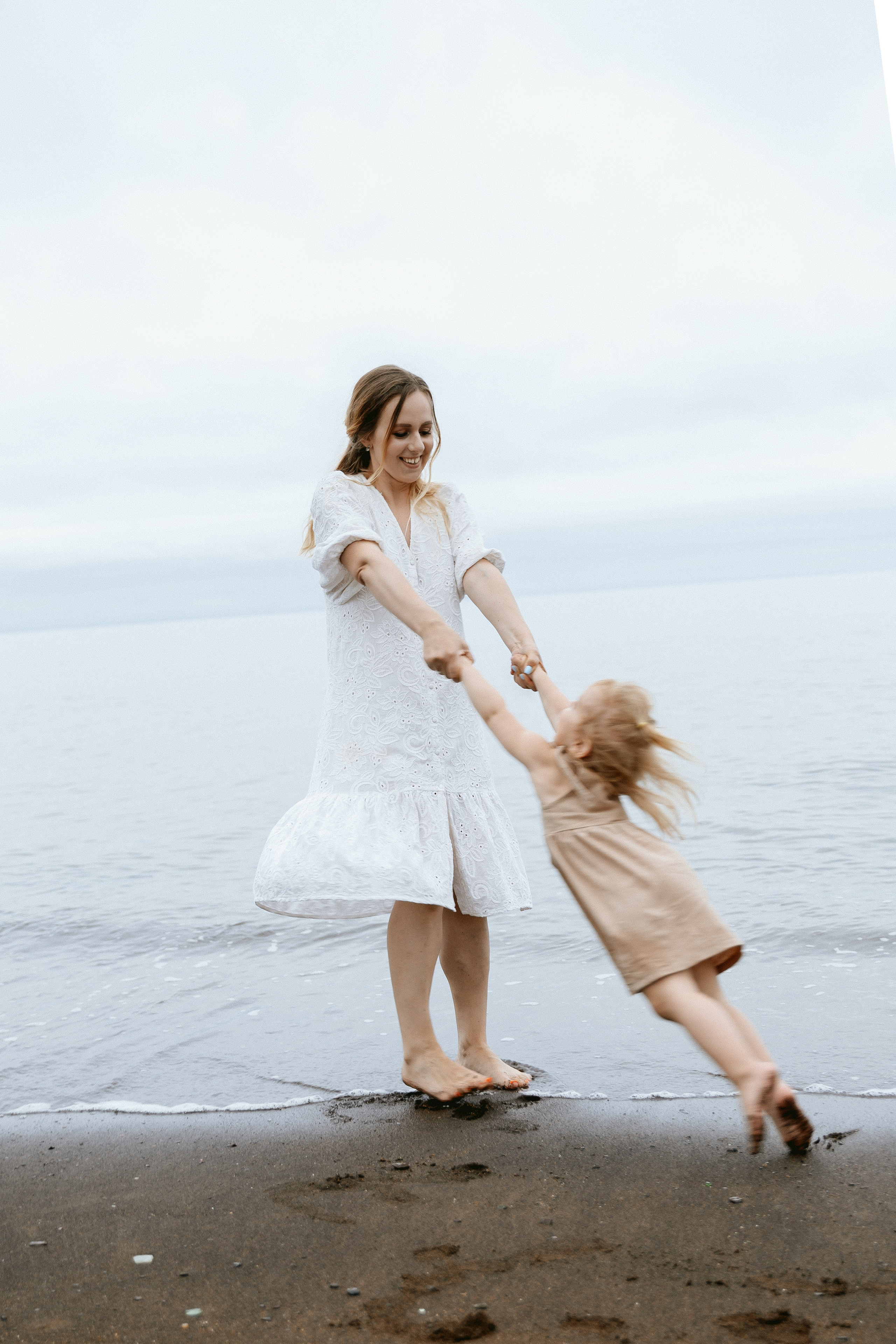 Юля и Вика. Бухта Стеклянуха. Фотограф Влада Лаптева Владивосток, Приморский край