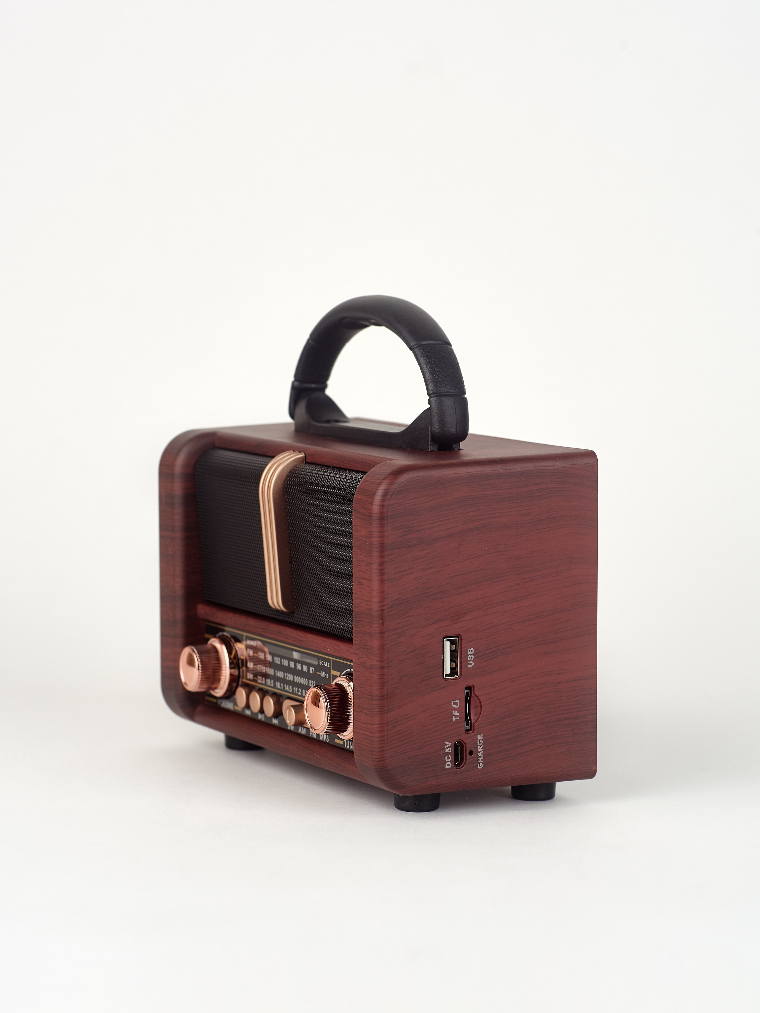 Радио. Предметный фотограф, инфографика и видео в Санкт-Петербурге