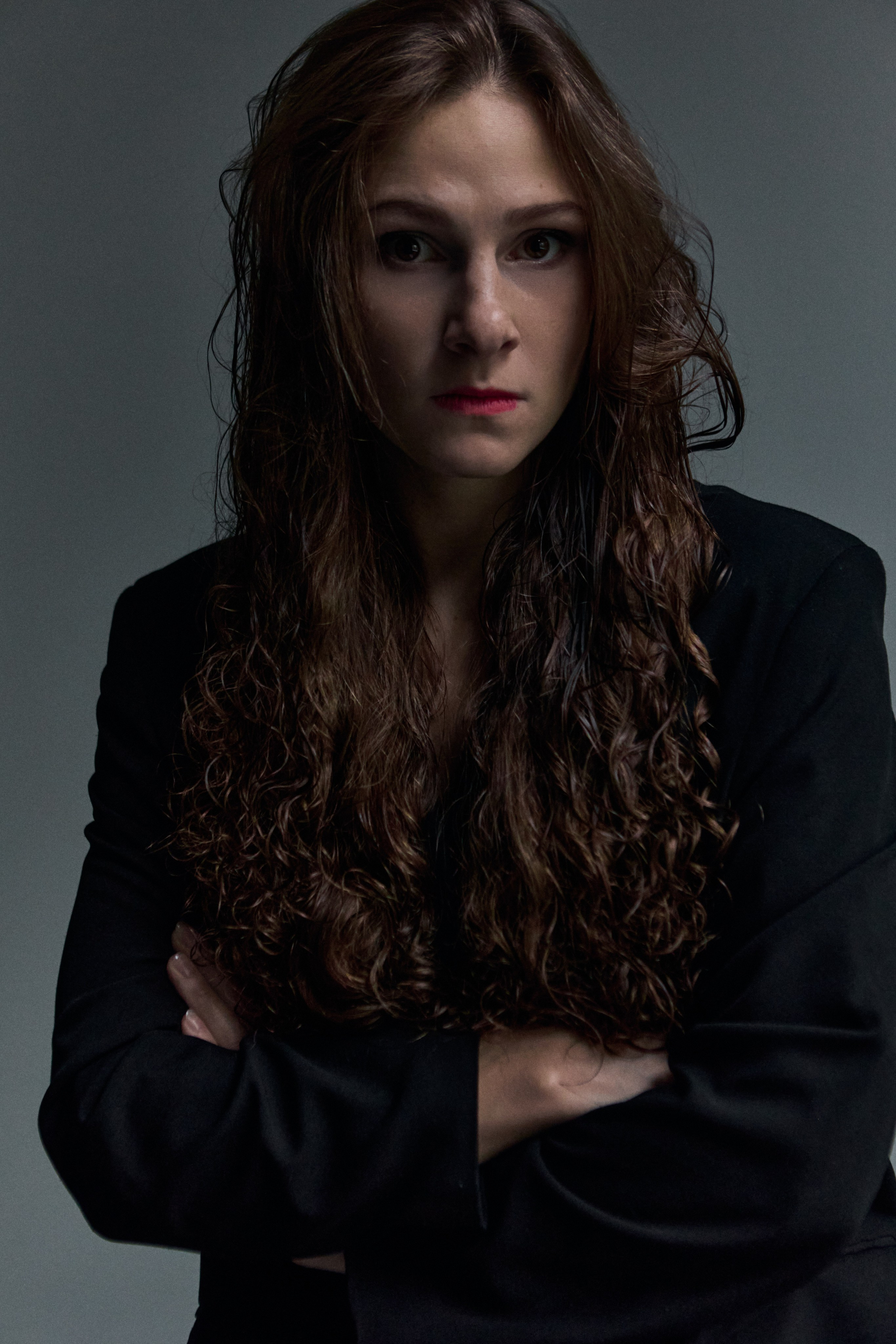 актерское портфолио, женский портрет, девушка в пиджаке