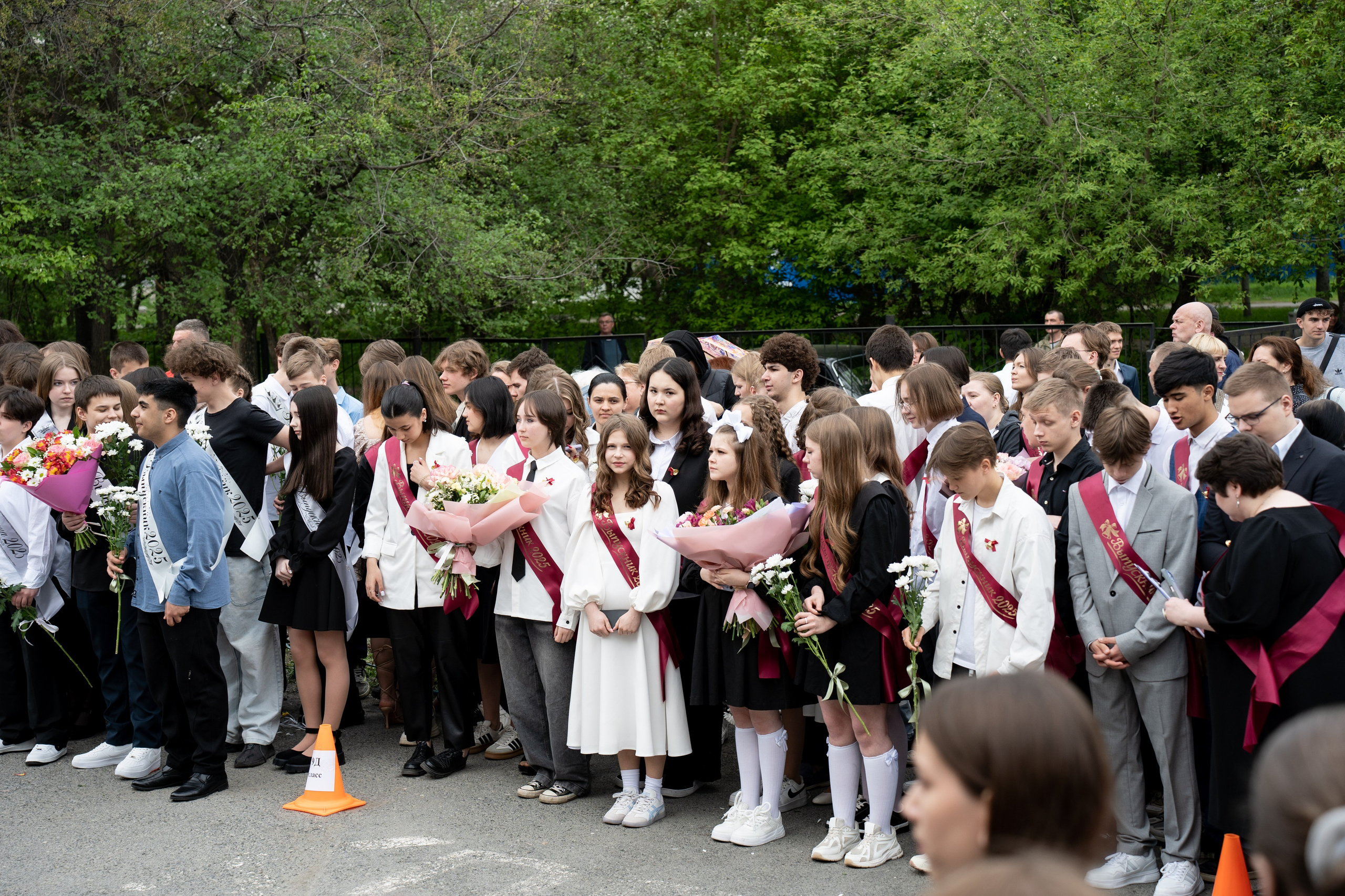 Последний звонок 64 шк. Фотостудия «Стрекоза»