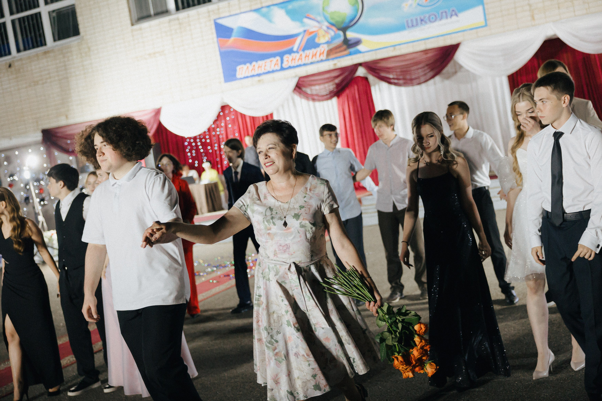 Вручение аттестатов. Свадебный фотограф Роман Еремеев