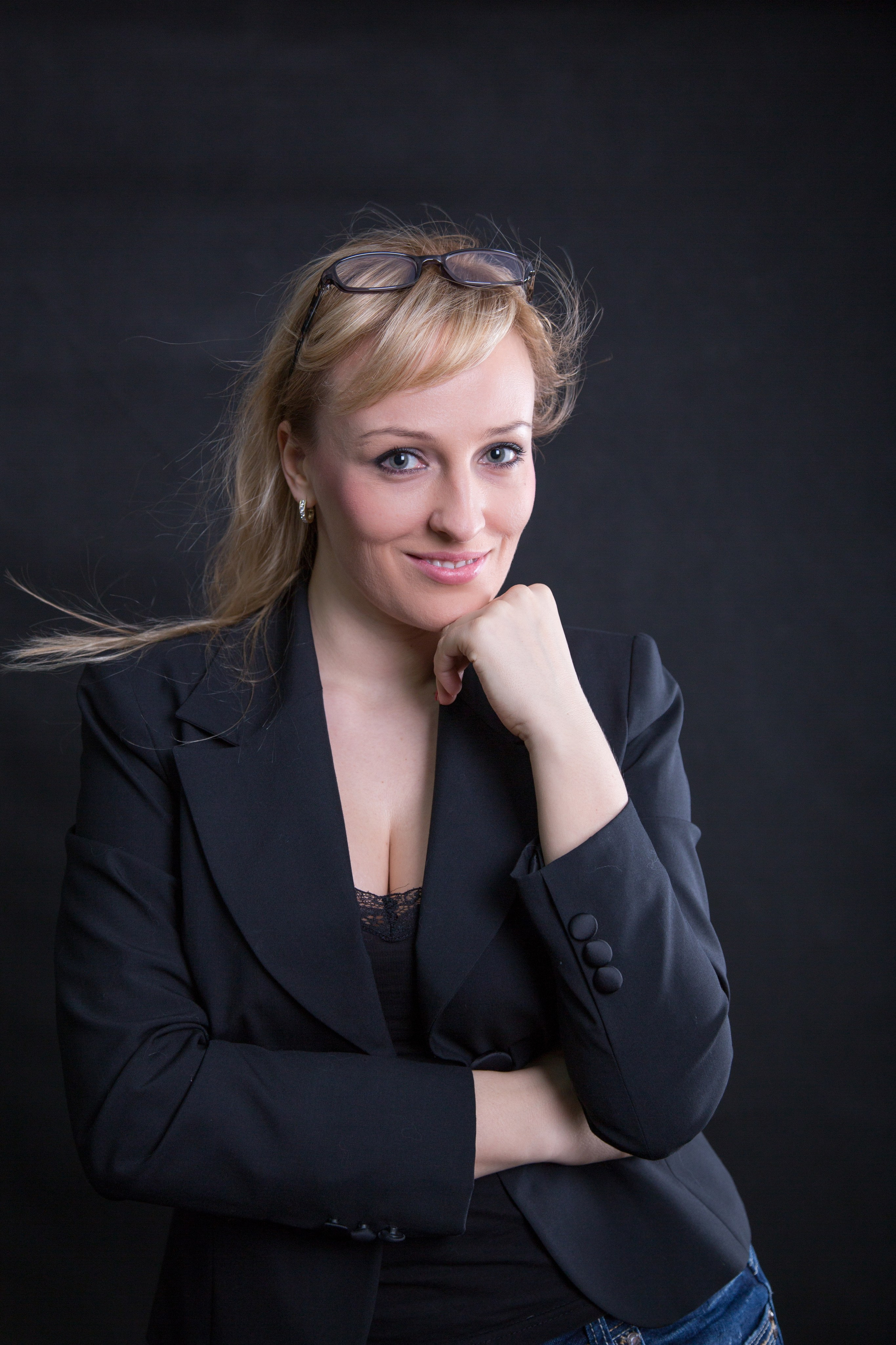 Съемка в студии красивой девушки в Воронеже. Свадебный и семейный фотограф в Воронеже Андрей Валин