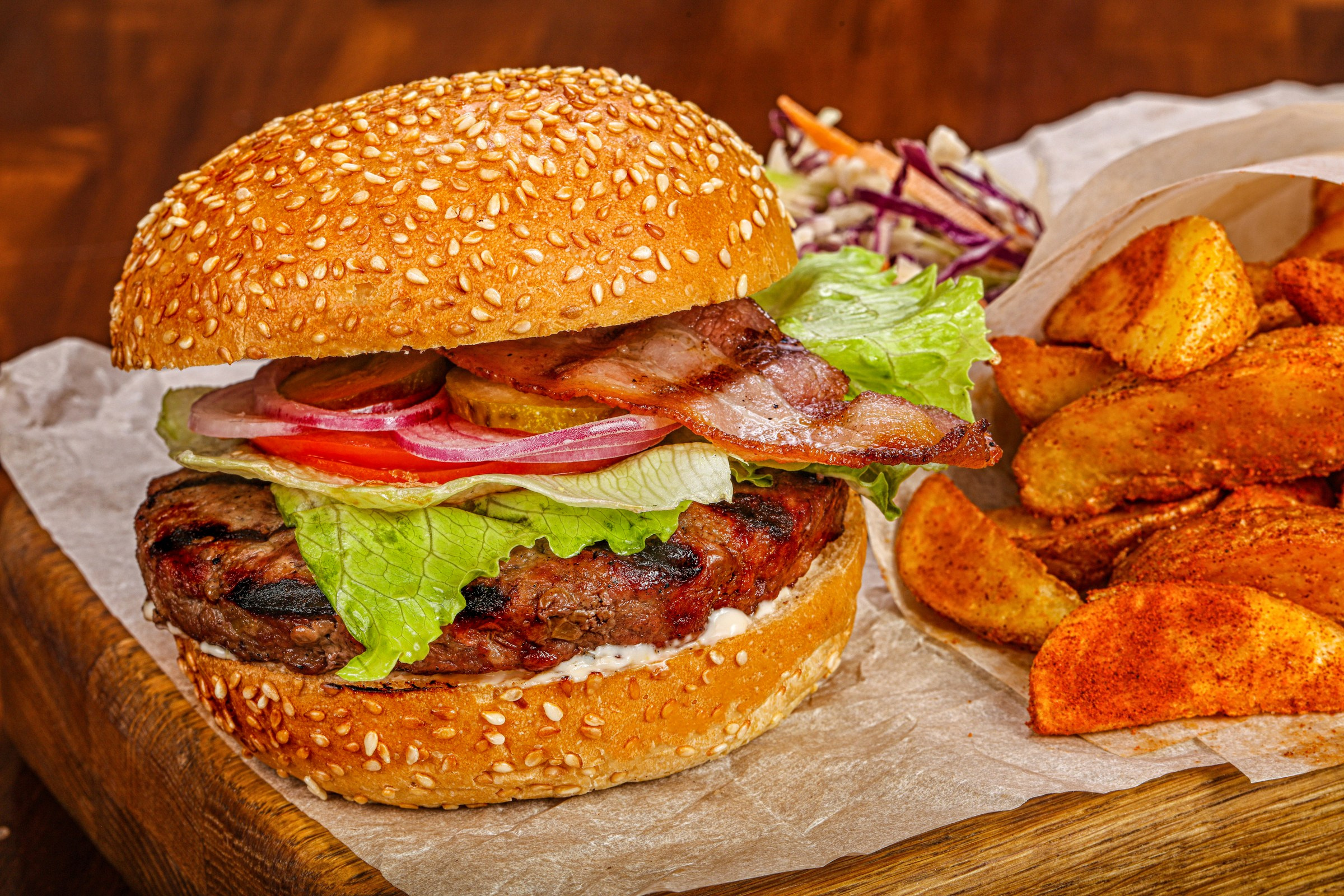 Фотосъемка бургеров и гамбургеров. Заказ по тел.: +7 (906) 006-90-22. Фуд-фотограф Андрей Старостин — съемка еды в Москве. 9000 руб. в час