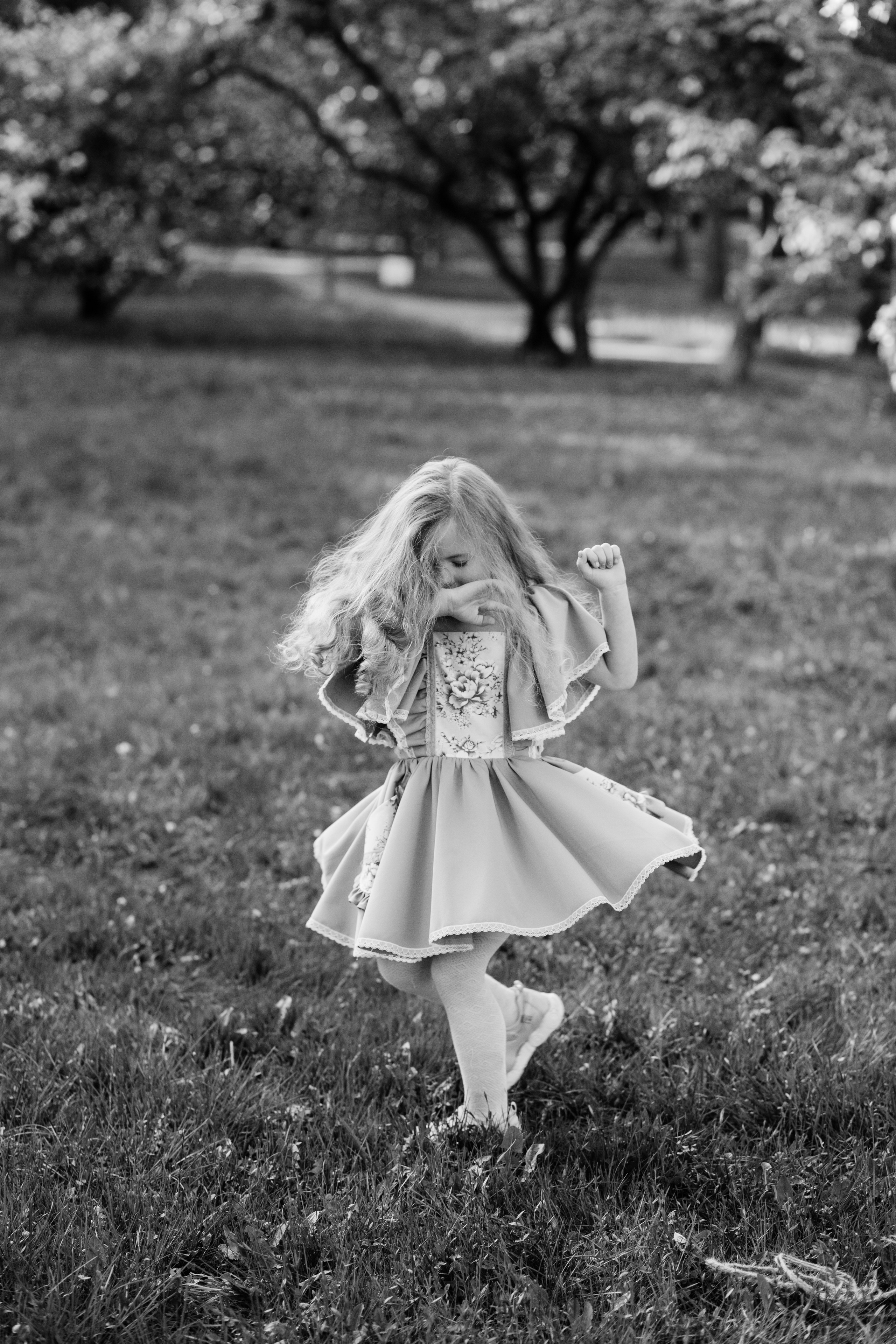 Семейная фотосессия в белых яблонях. Фотограф в Санкт-Петербурге, Анна Скворцова