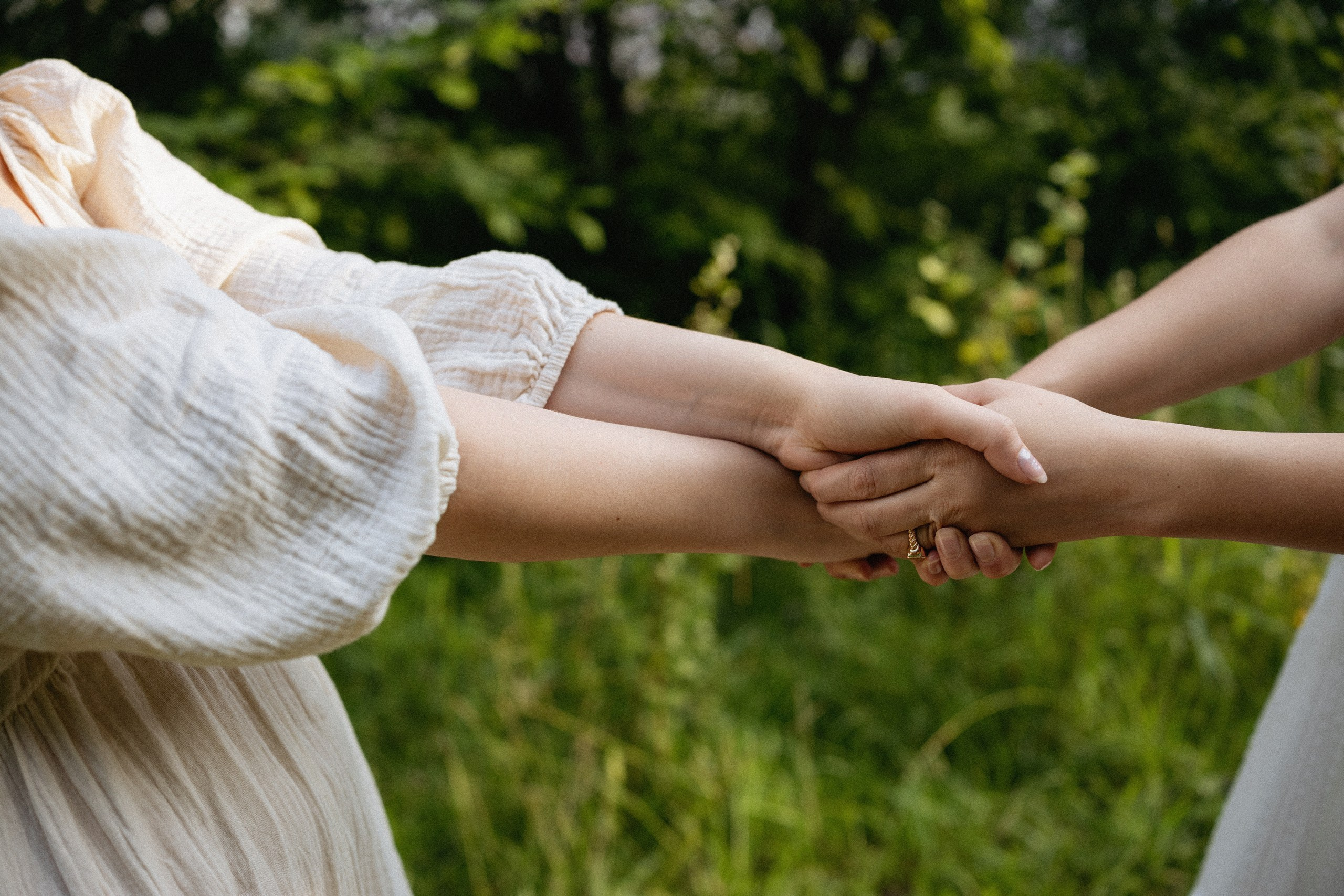 Окунуться в детство 🤍 Прогулка с сестрой. Вера Пьянцева фотограф в Санкт-Петербурге | индивидуальная, семейная и парная (love-story) съёмка