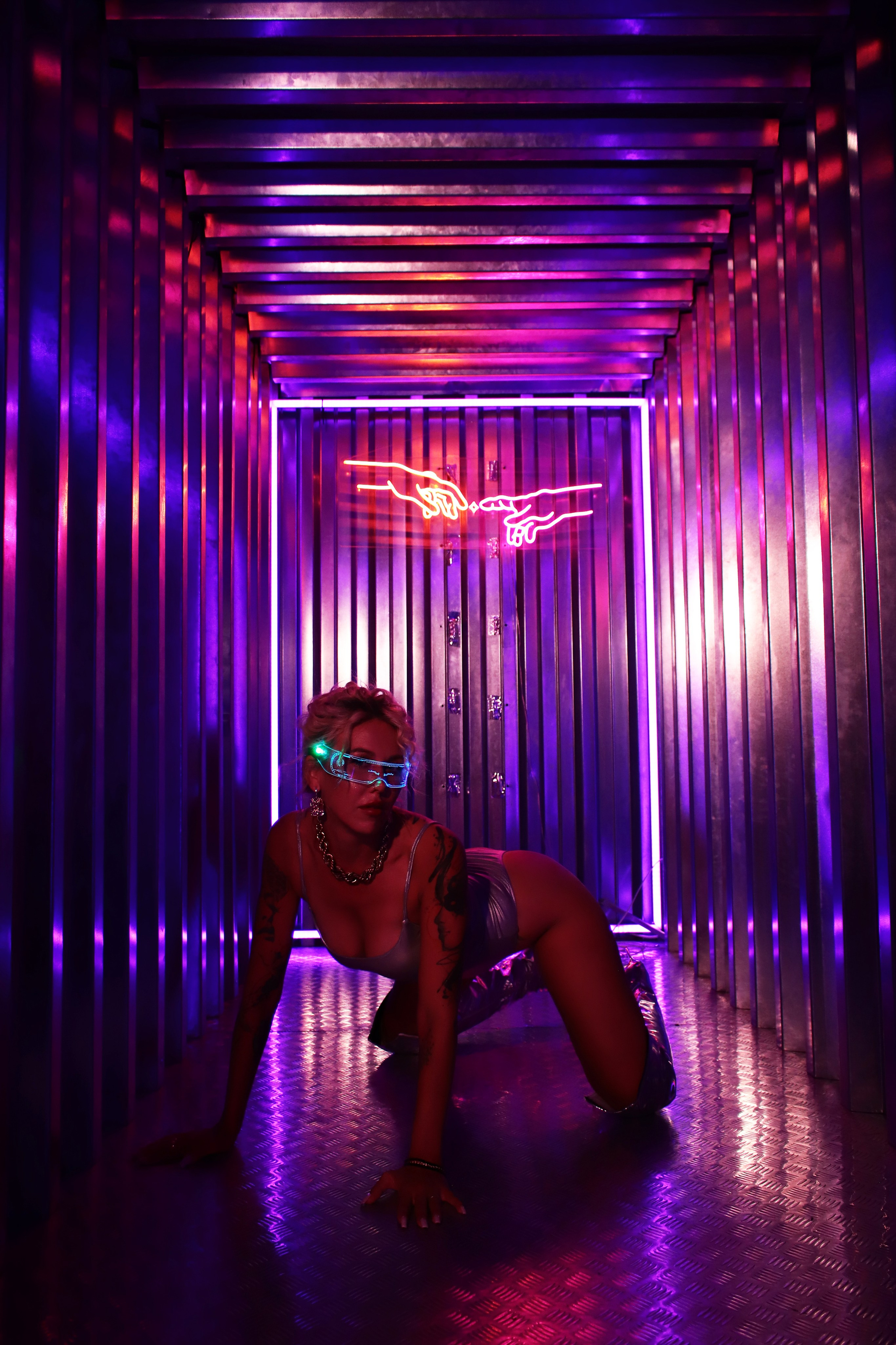 В неоновом свете. Фотограф Химки Анна Татарских