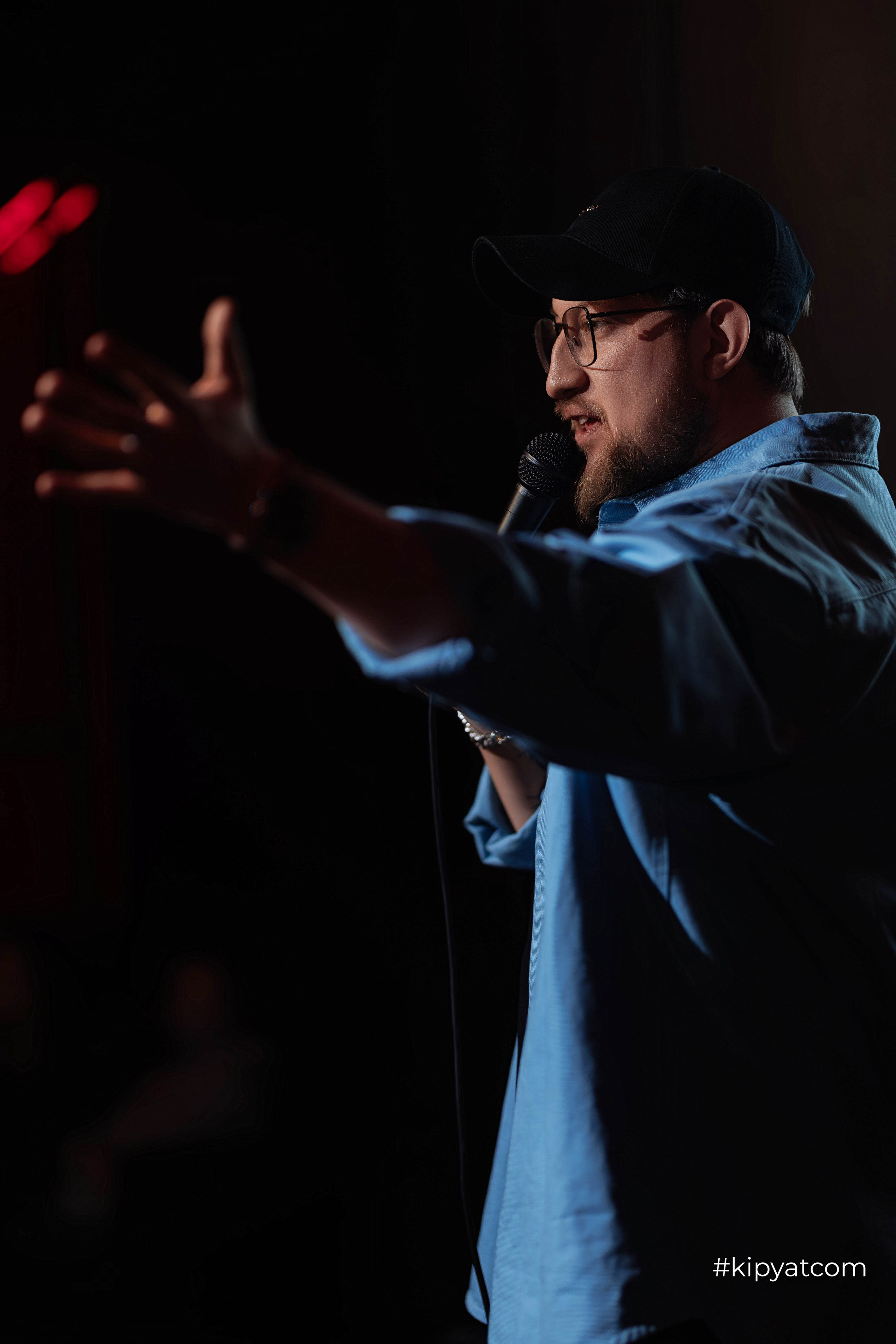 Сольный стендап концерт Александра Меркуль