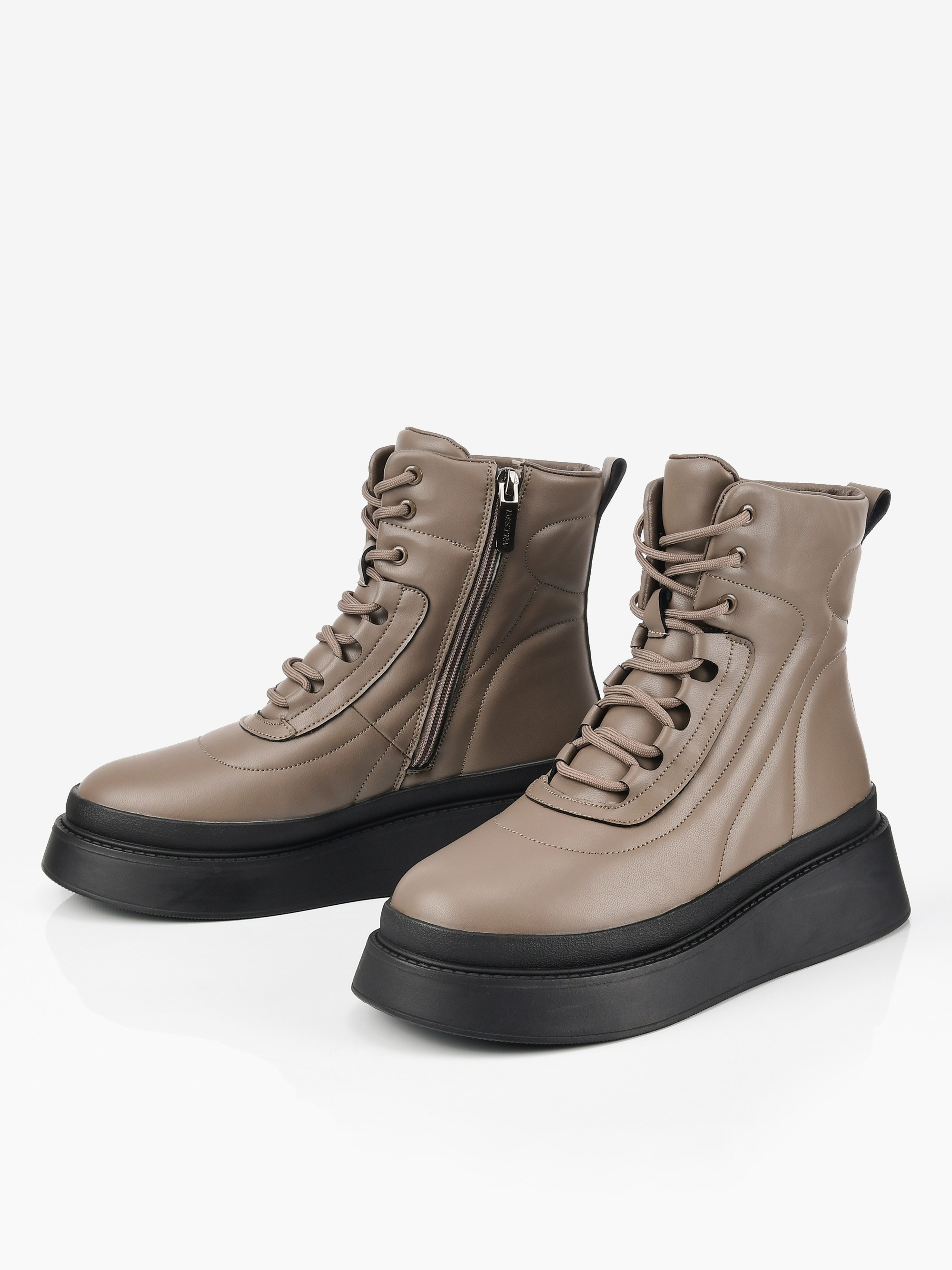 Профессиональная предметная съемка для маркетплейсов. Ольга Гурьянова  — стильные фото обуви в Москве для успешного продвижения. 