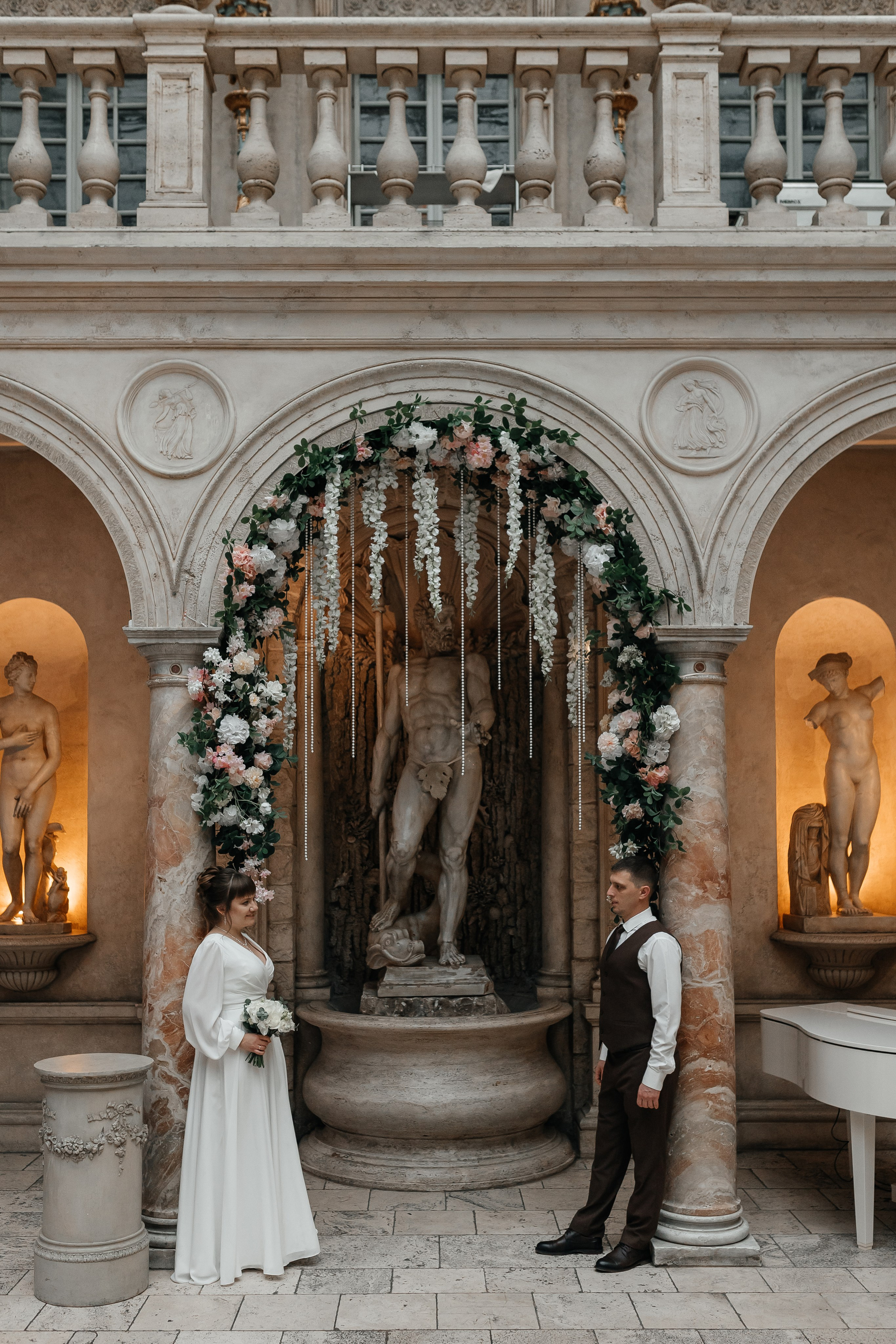 Свадебная фотосессия в ресторане Турандот. Свадебный фотограф в Москве Дарья Олендарёва