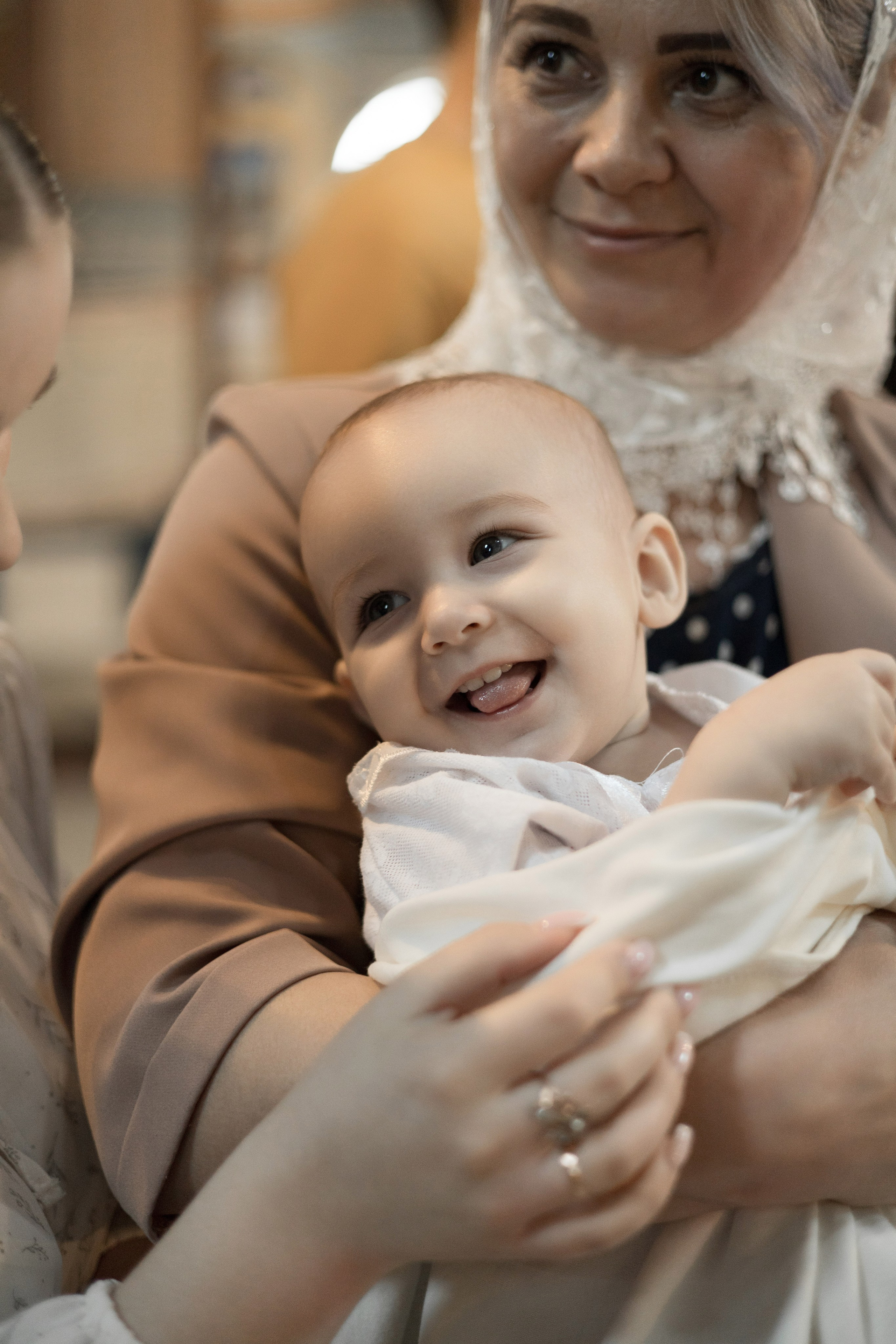 Крещение Миланы в церкви иконы Божией Матери / пасмурная погода. Анастасия Безуглова- свадебный фотограф в Таганроге