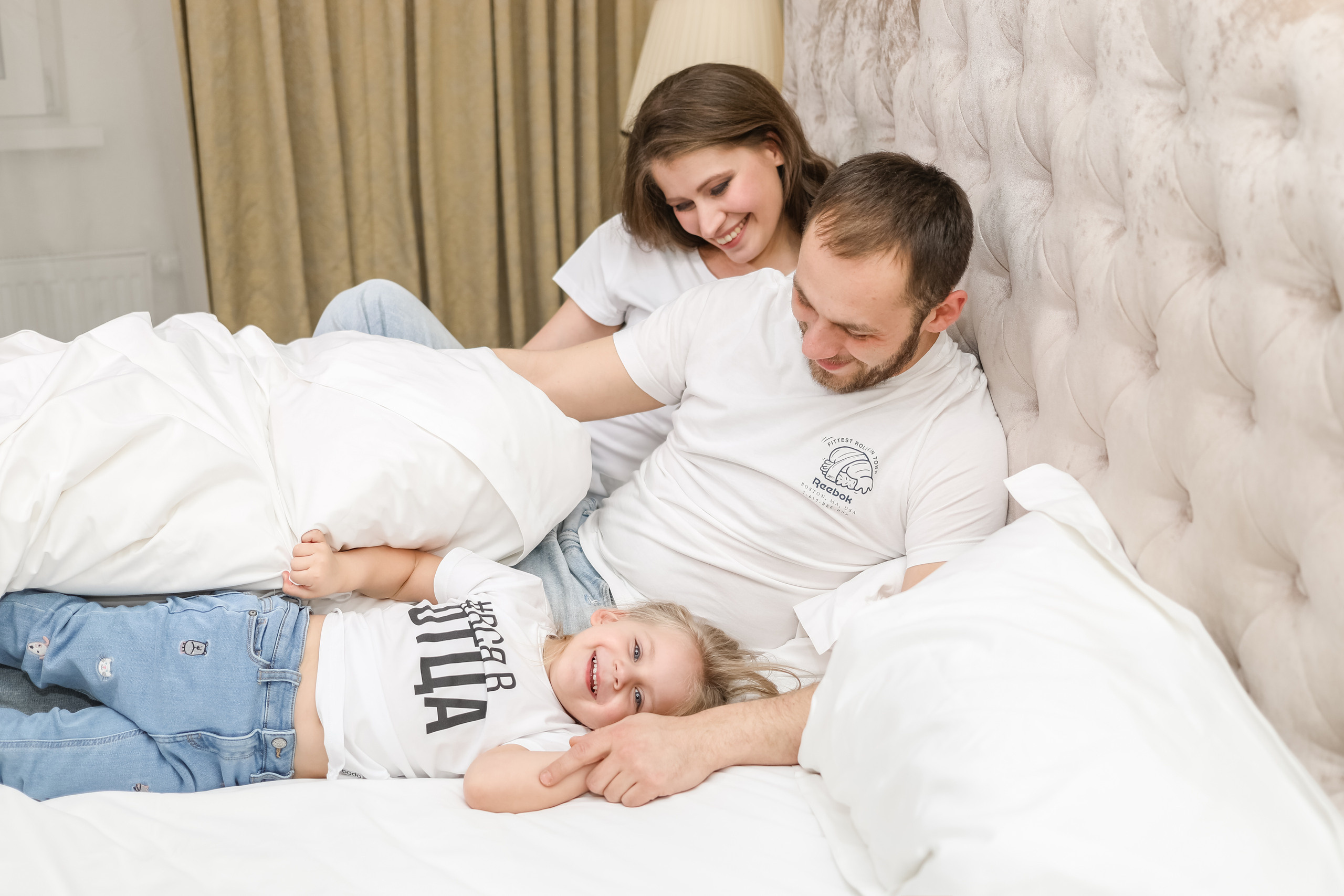 Красивые Алёна и Сашенька, ну и вредный Максимка…. Фотограф Алина Гашникова