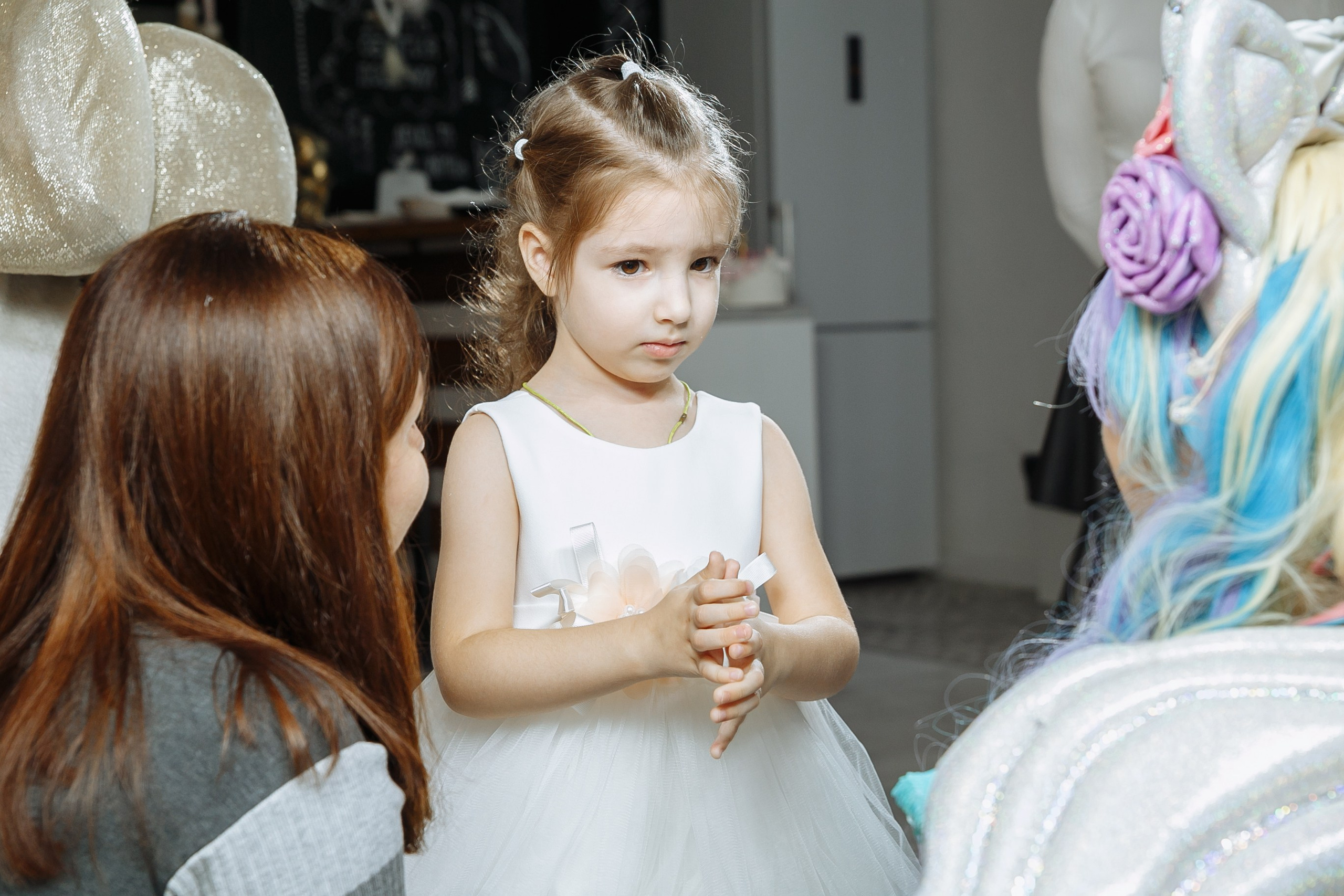 Насте 5 лет, дети играют в Ангел лофт. Событийный фотограф Максим Бескоровайновнов