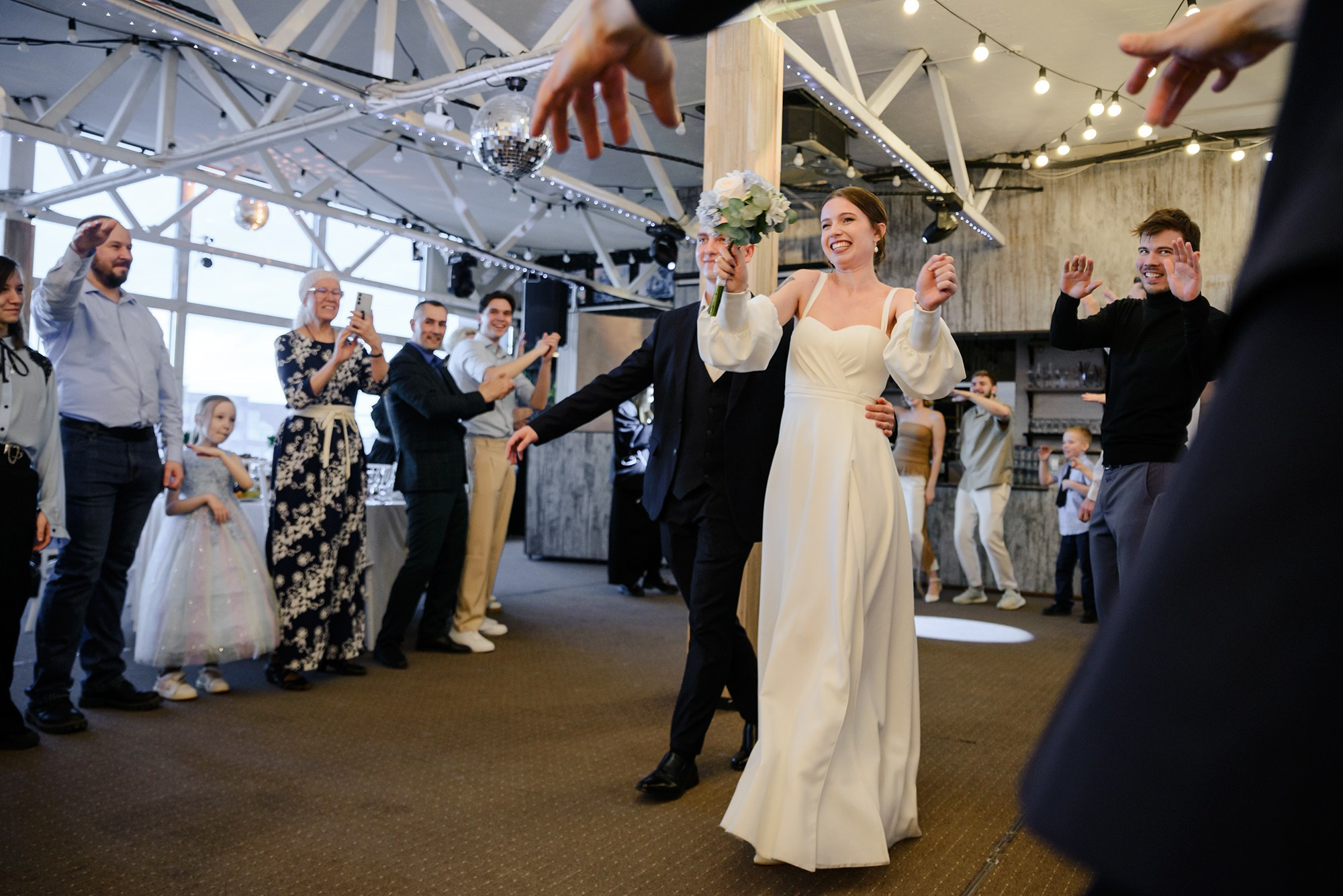 Свадьба Никиты и Ани на Екатеринбург Арене. Константин Солодянкин — свадебный и репортажный фотограф в Екатеринбурге и Верхней Пышме