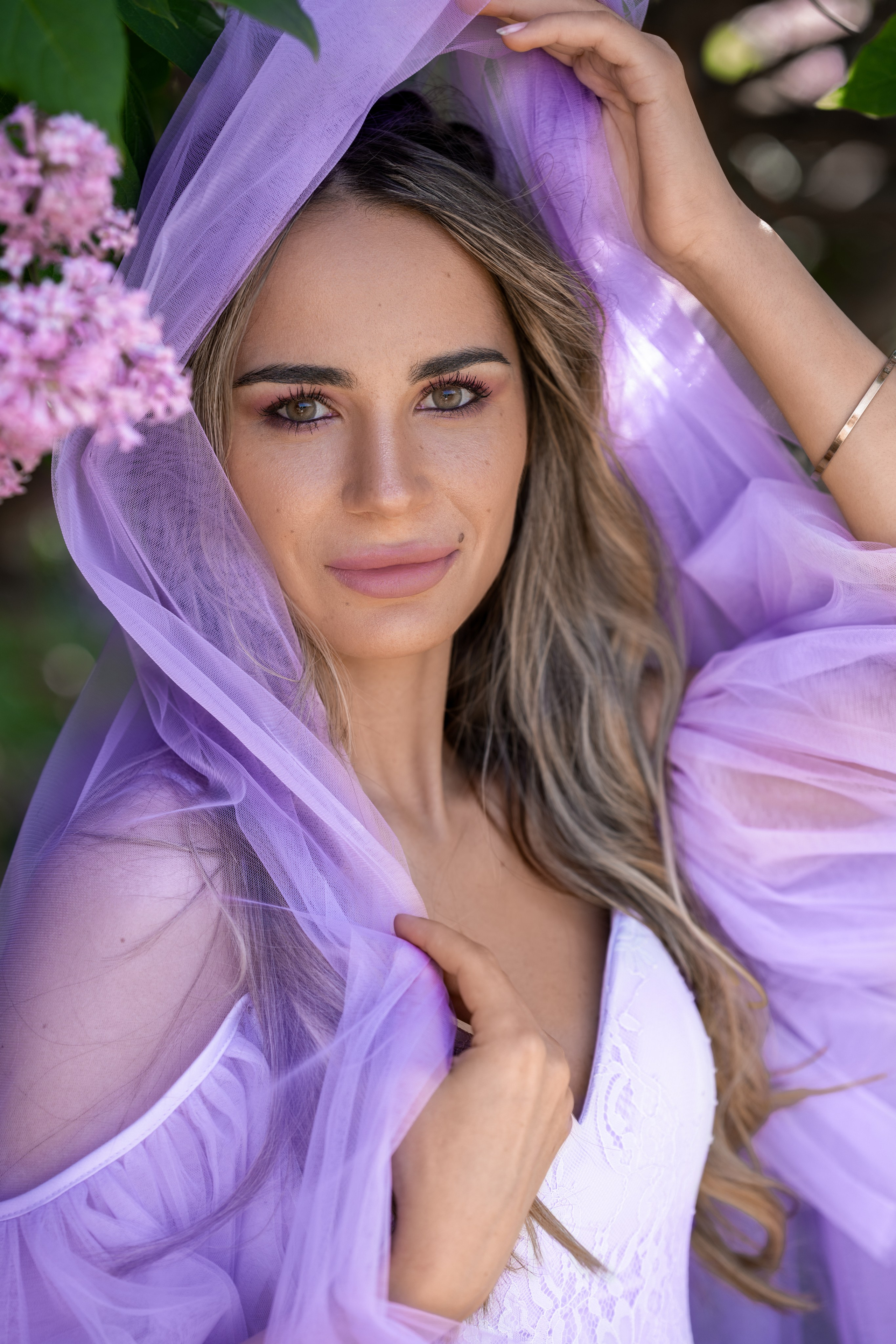 Нежная Динара в сирени. Семейный и портретный фотограф в Санкт-Петербурге Татьяна Гримоть