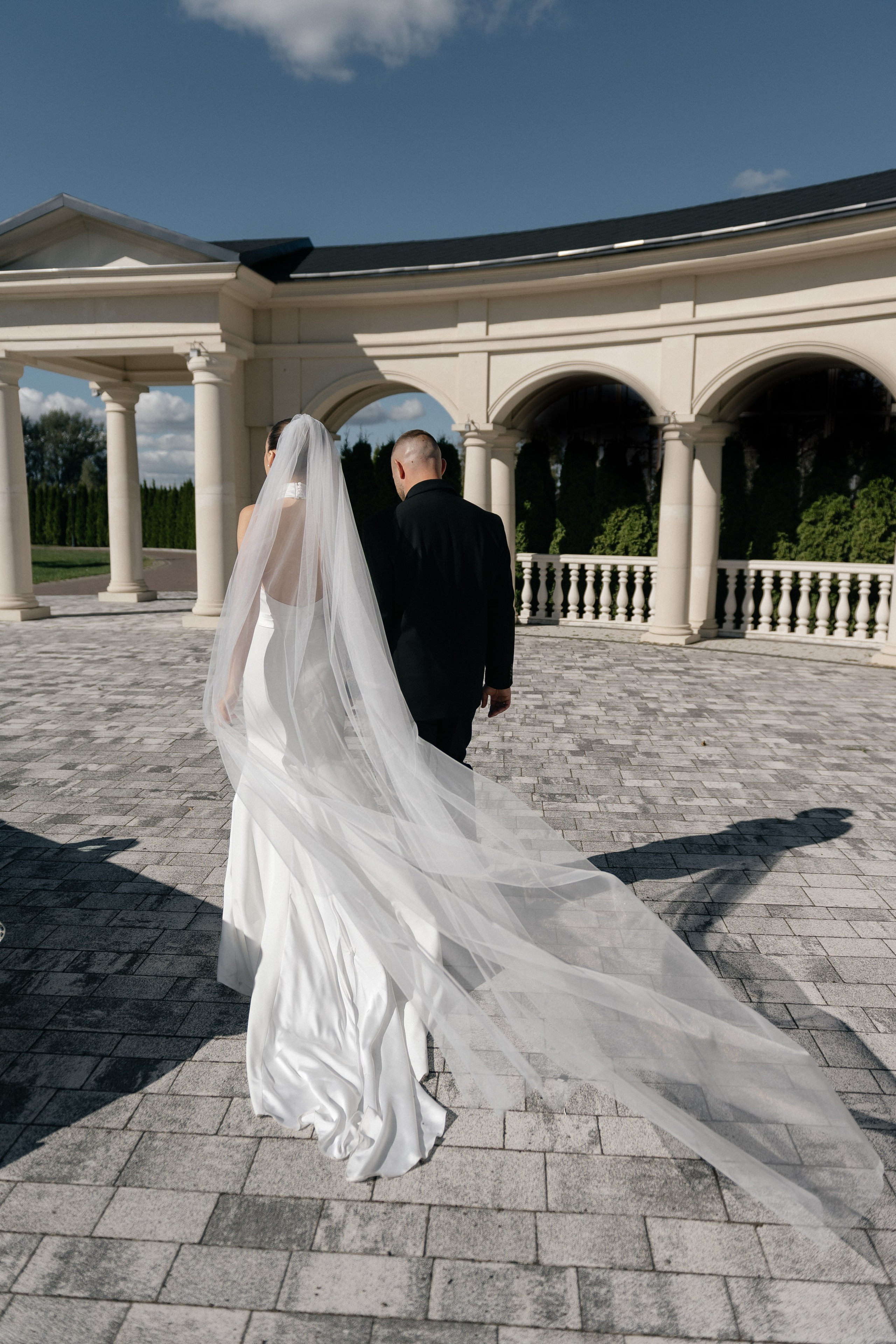 Wedding day in VERSAL PARK. Wedding PHOTOGRAPHER Andrew Vnukov