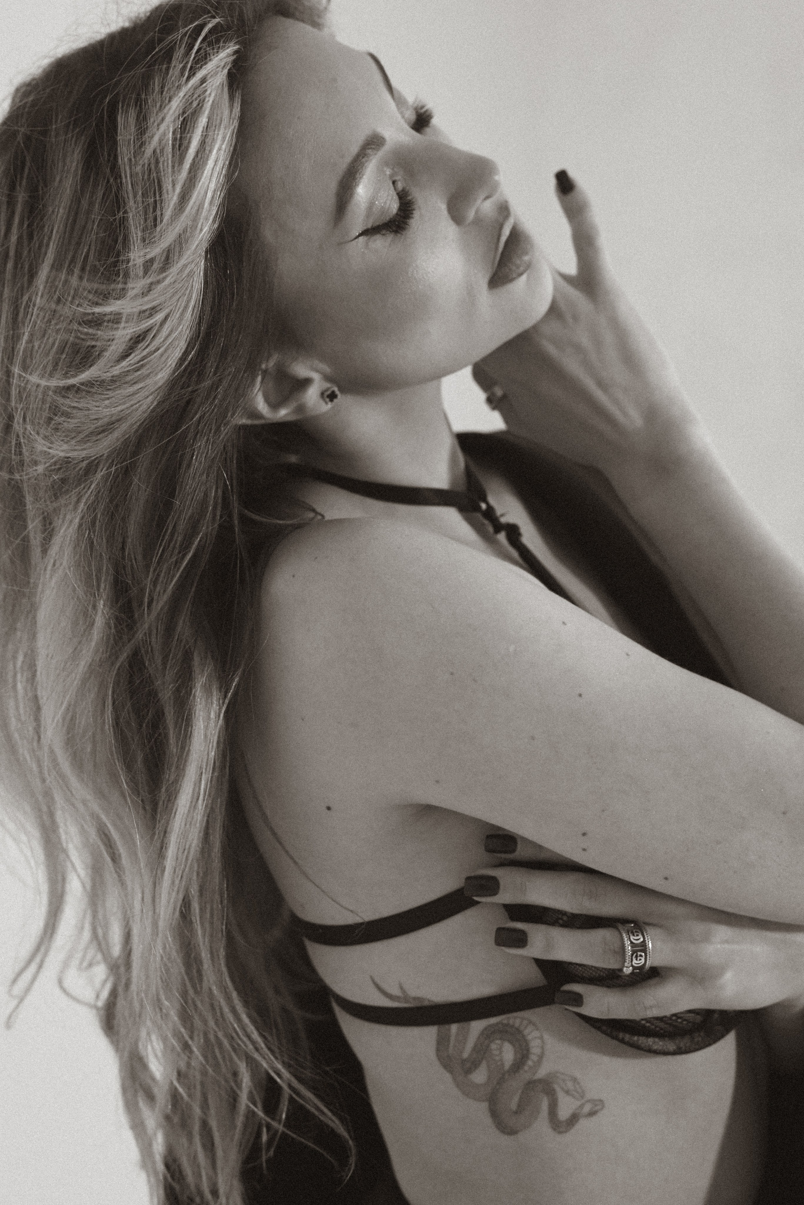 ЧБ. Индивидуальная женская съемка