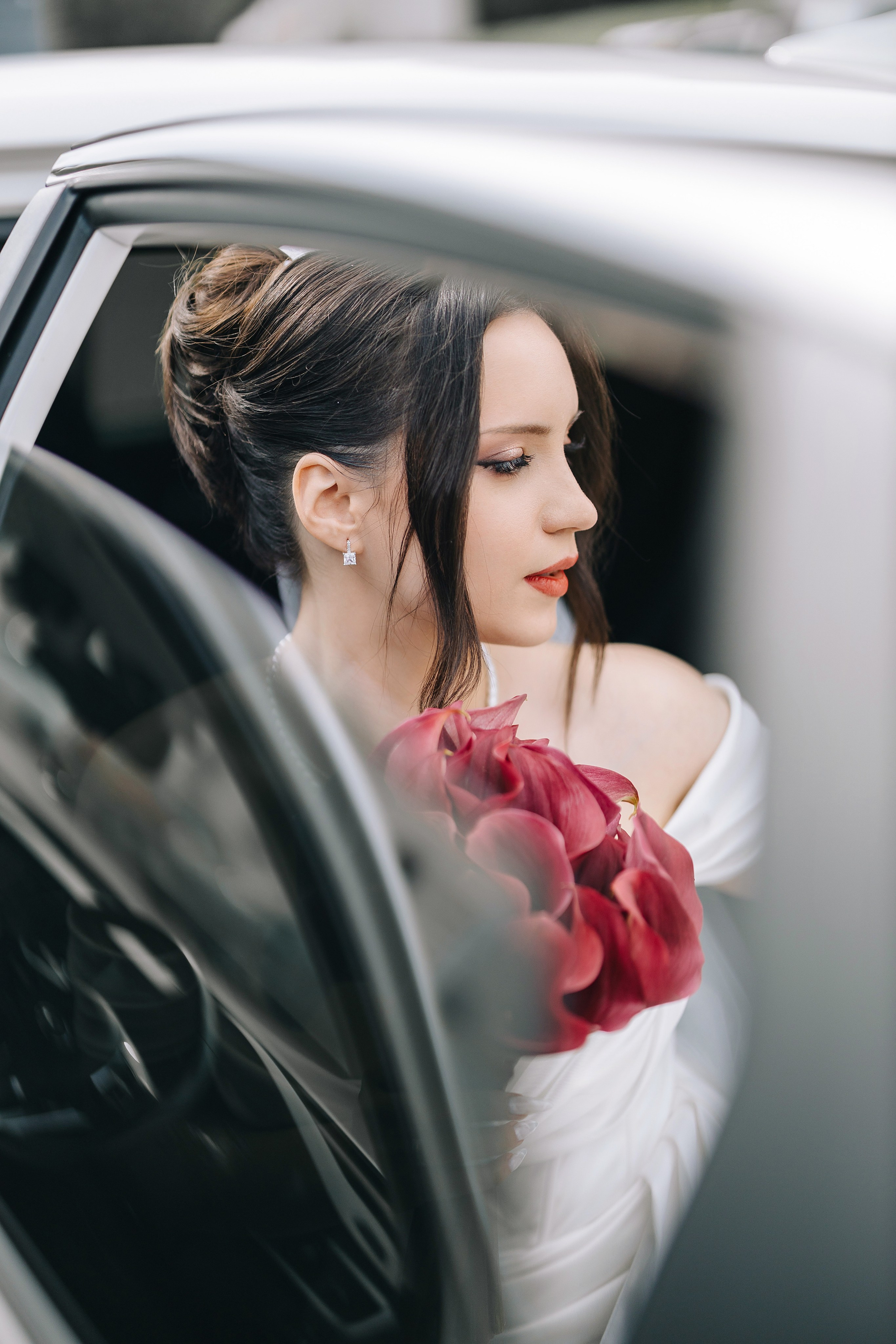 Белый лист. Александр Антонов. Профессиональный свадебный, репортажный фотограф в Москве, Подольске. Фото+Видео на любой праздник