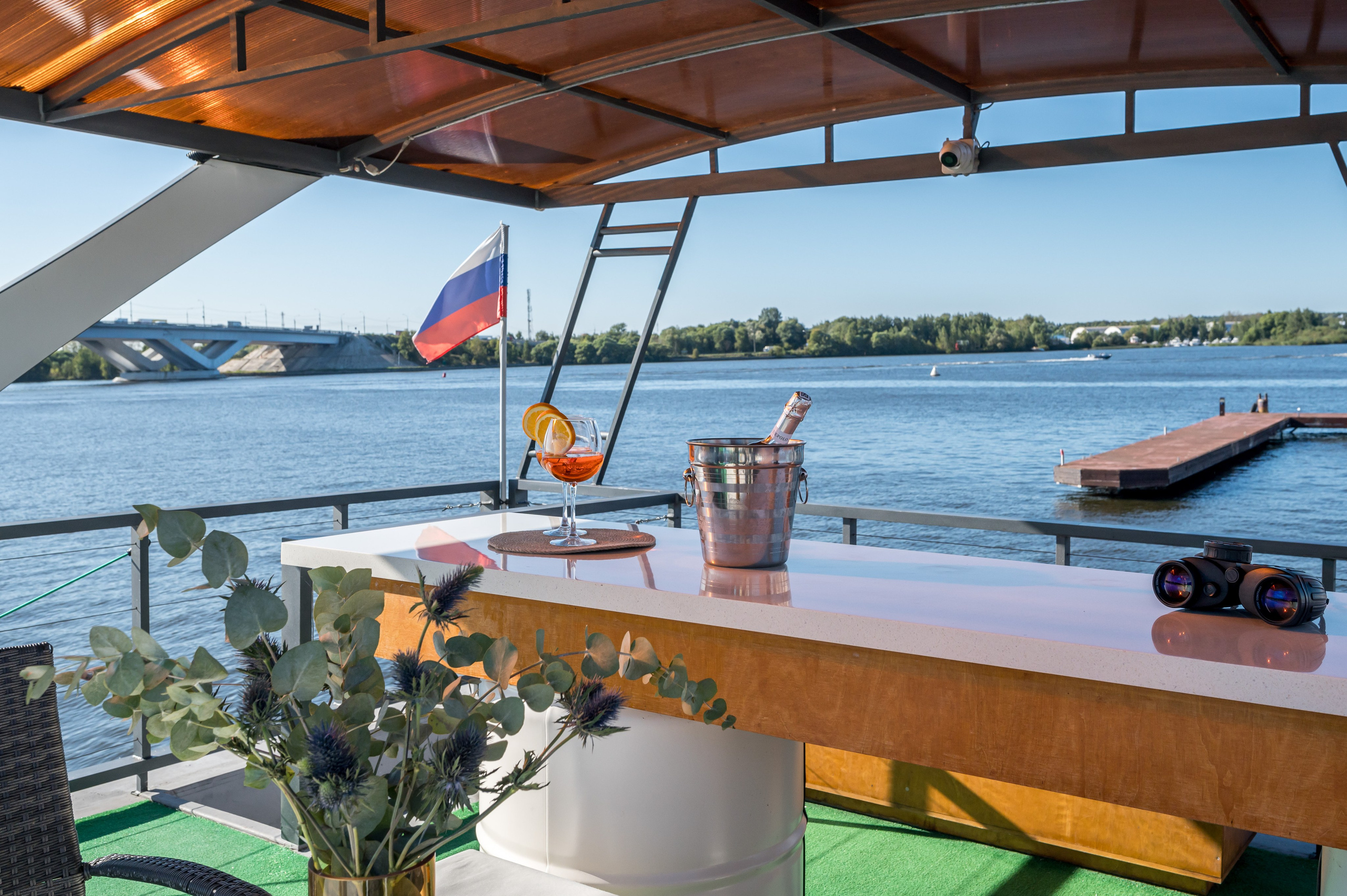 Хаусботы для вечеринок и бизнес-встреч. Интерьерный Фотограф Москва Криста FLY Труфанова