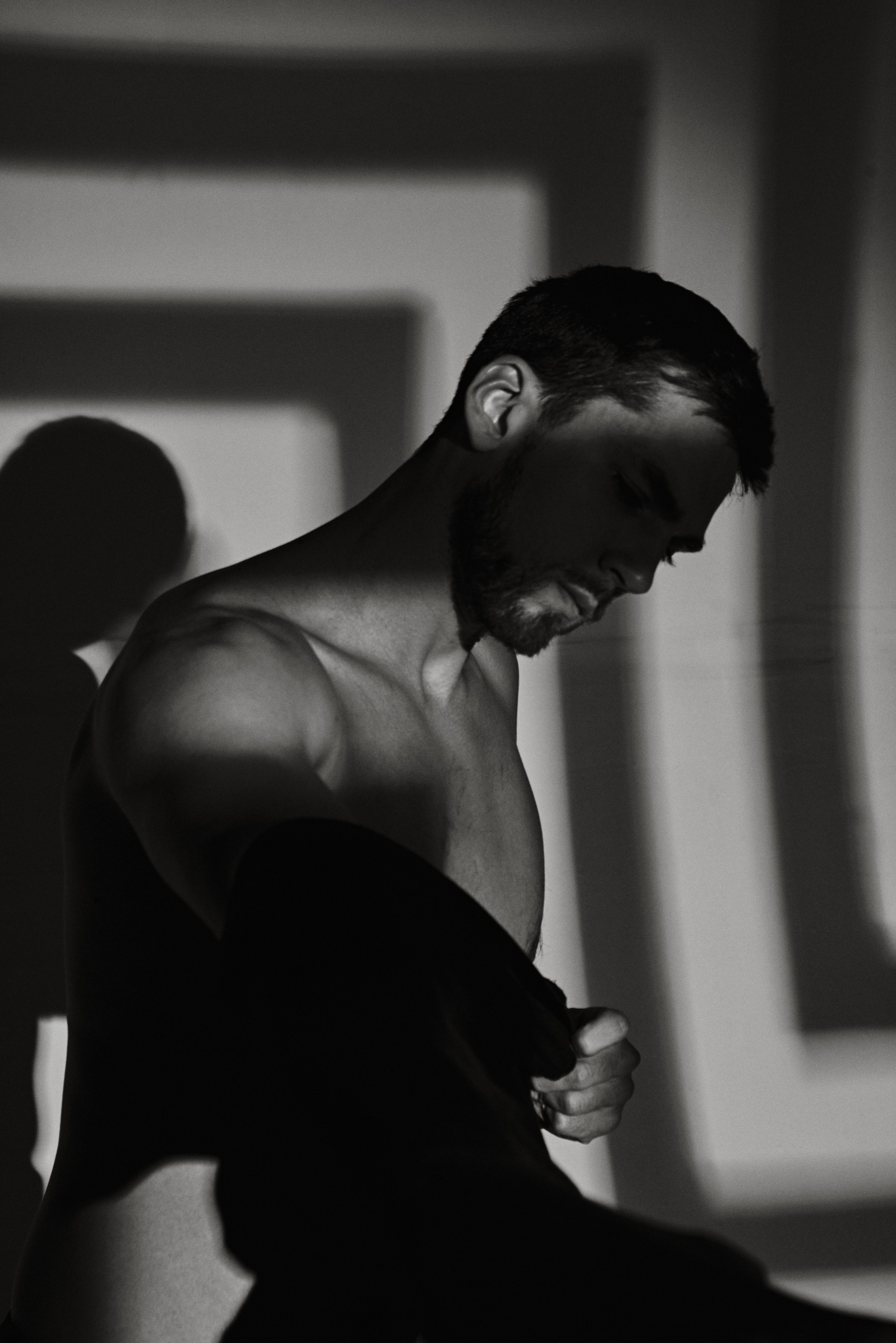 Мужская фотосессия в Воронеже с цветным светом