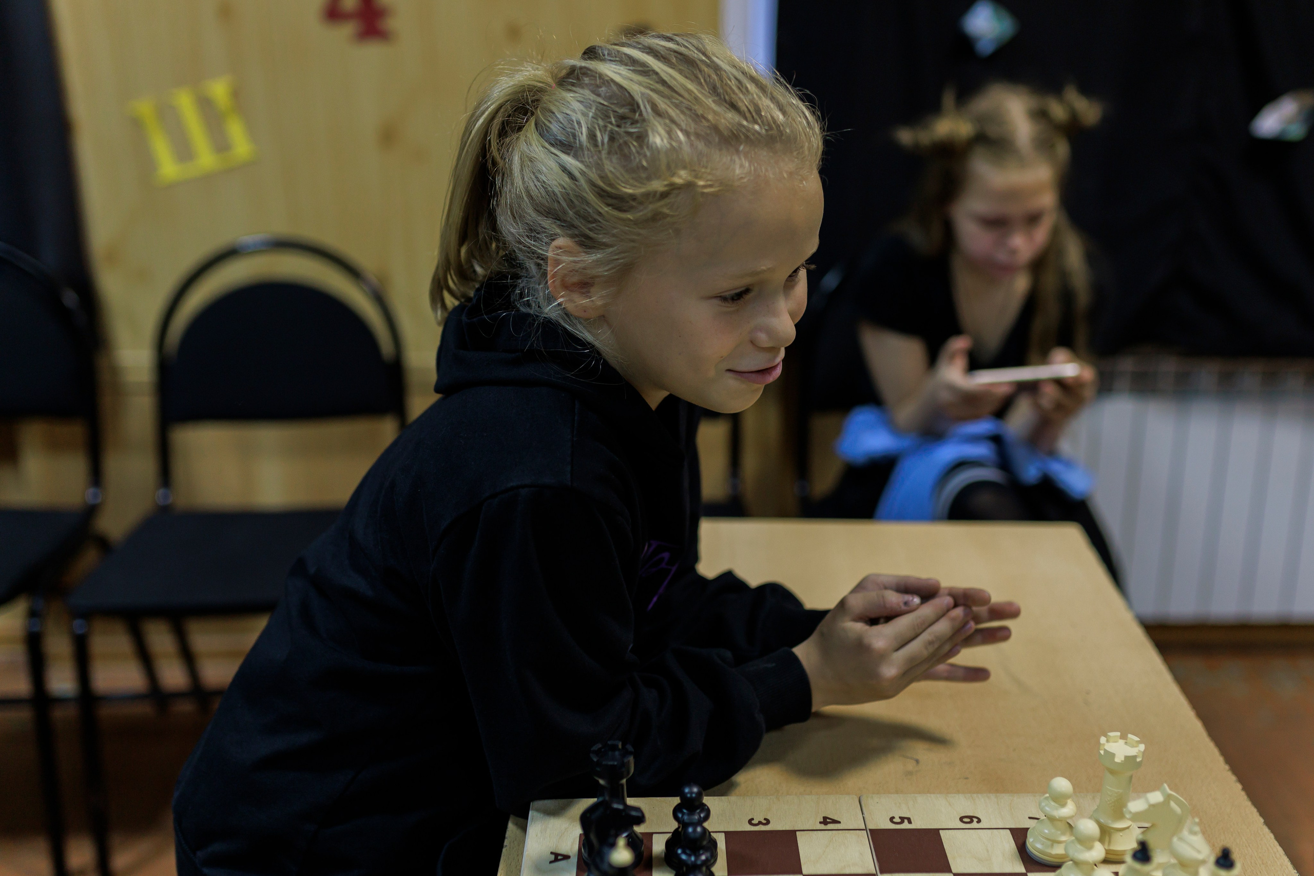 Репортажная сьёмка игры в шахматы в детском доме. Семейный и детский фотограф в Рязани Васюгова Мария