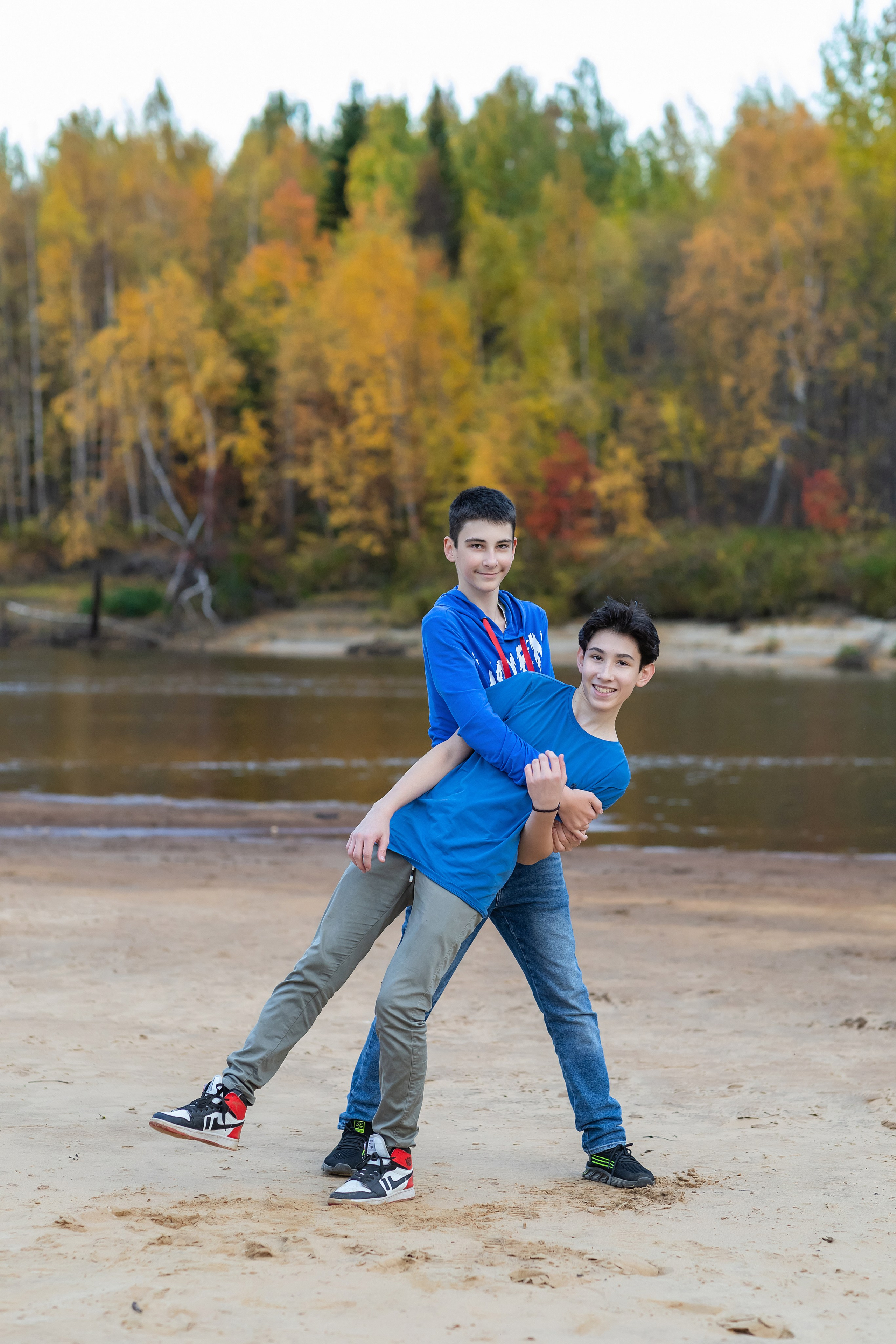 Примеры фото СТАРШИЕ КЛАССЫ. Фотограф Радужный ХМАО, Школьный фотограф, семейный фотограф, выпускной альбом